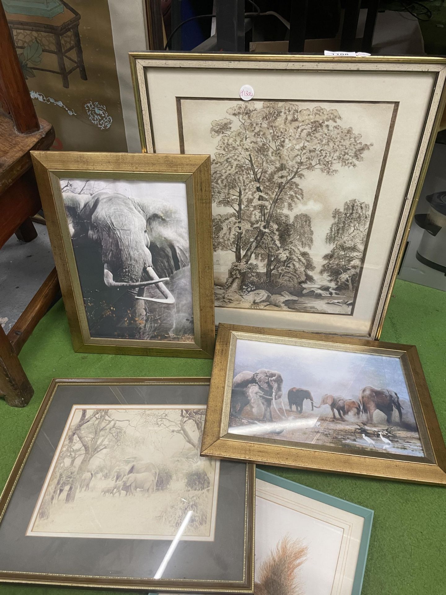 A GROUP OF FRAMED PICTURES AND PRINTS TO INCLUDE ELEPHANT PRINTS ETC - Image 2 of 2