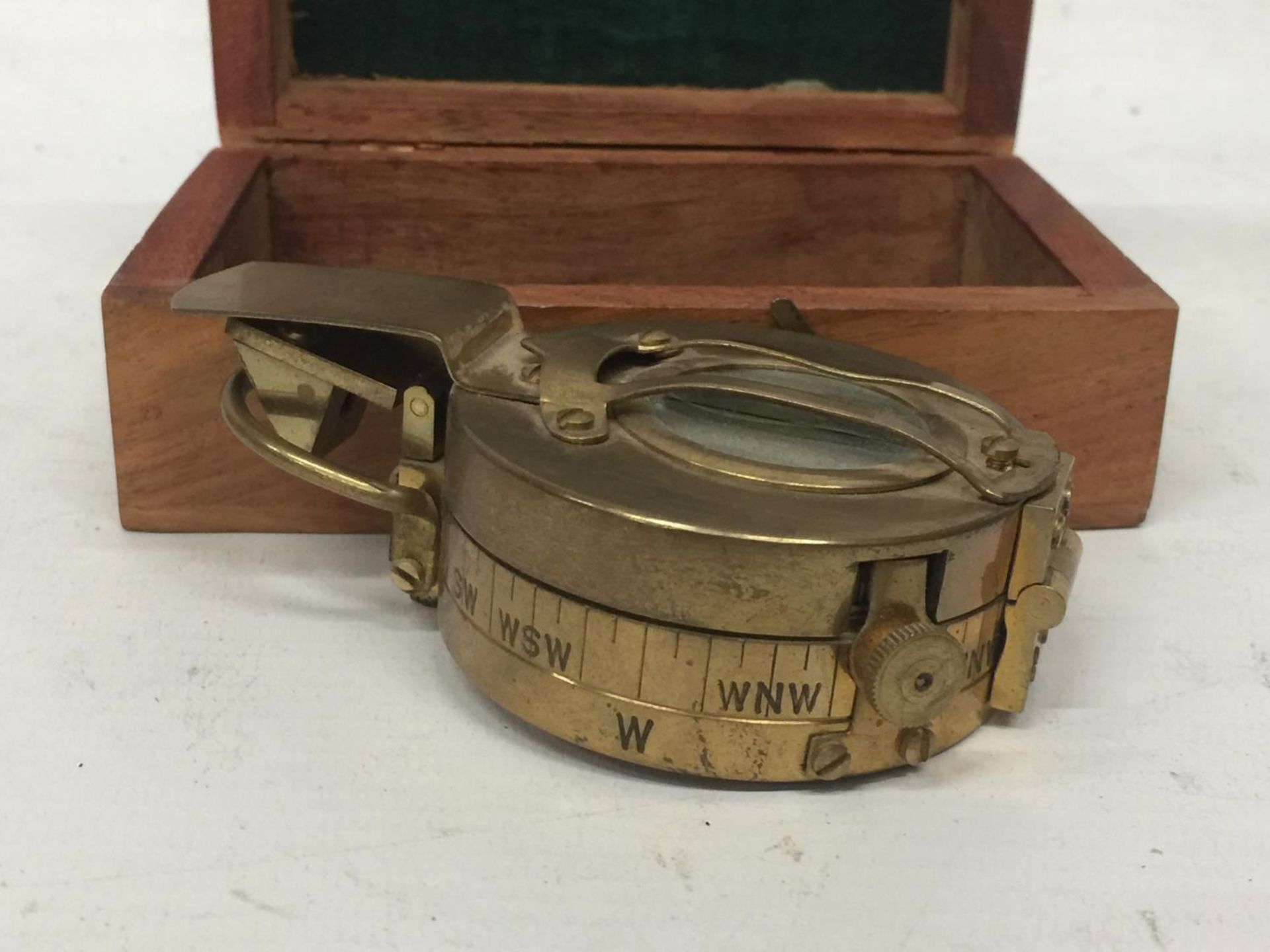 A BOXED COMPASS T.G. CO LTD LONDON MK11 1941 - Image 2 of 4