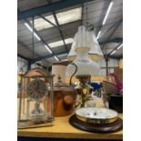 A LARGE COPPER KETTLE, BRASS AND GLASS OIL LAMP CONVERTED TO ELECTRICITY, AN ACCTIM MANTLE CLOCK AND