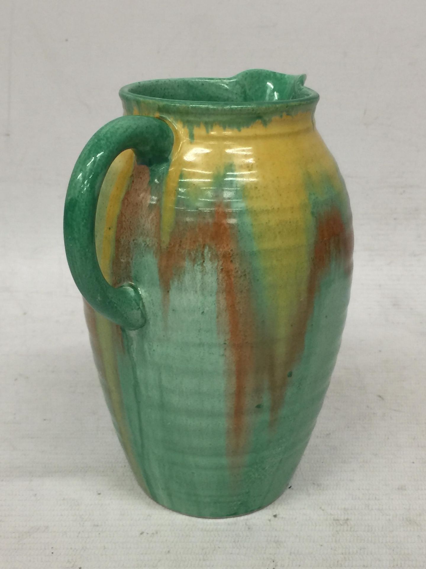 AN ART DECO STYLE SHELLEY POTTERY JUG - Image 3 of 4