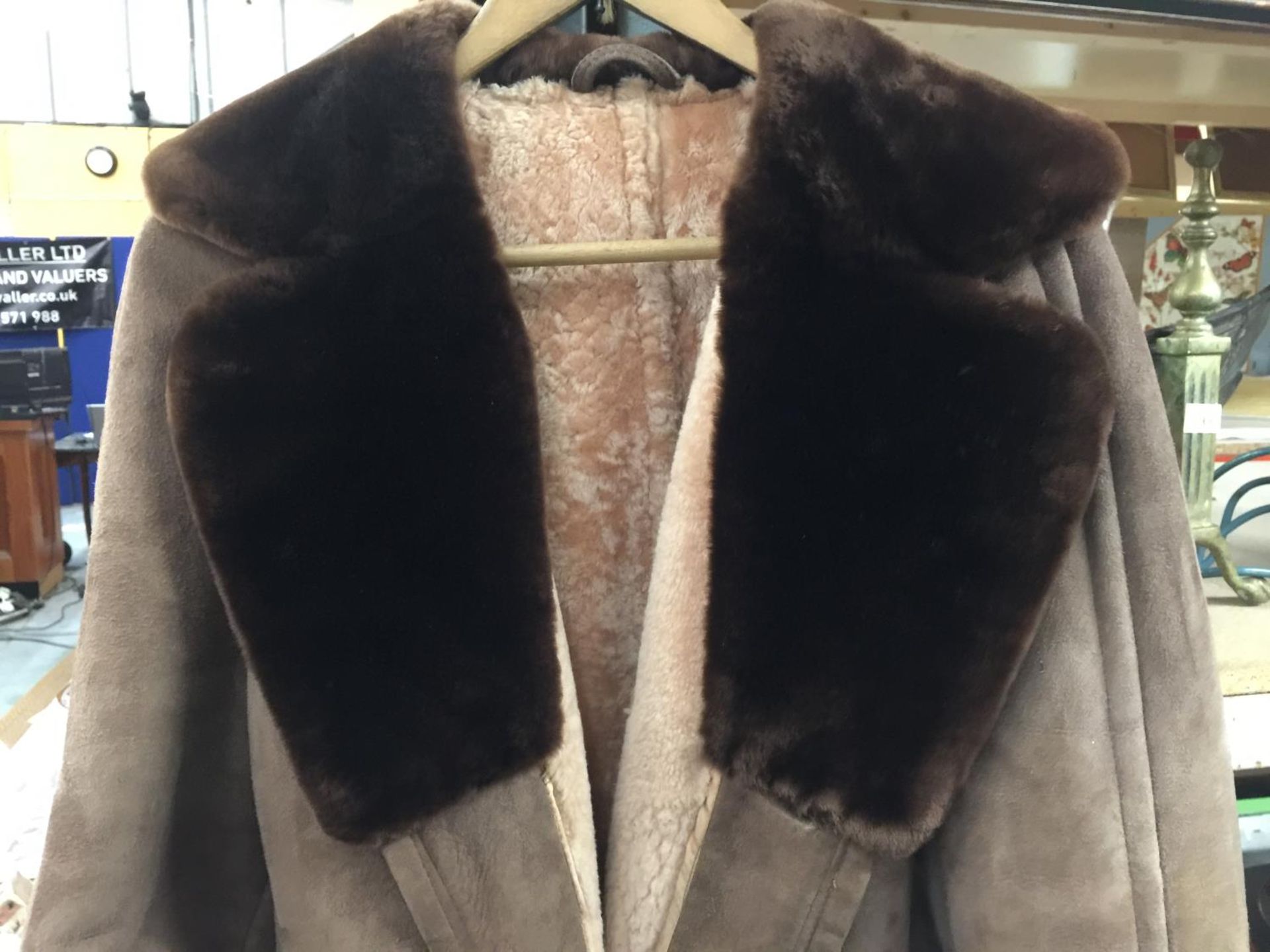 A VINTAGE SHEEPSKIN COAT WITH A FUR COLLAR - Image 2 of 4