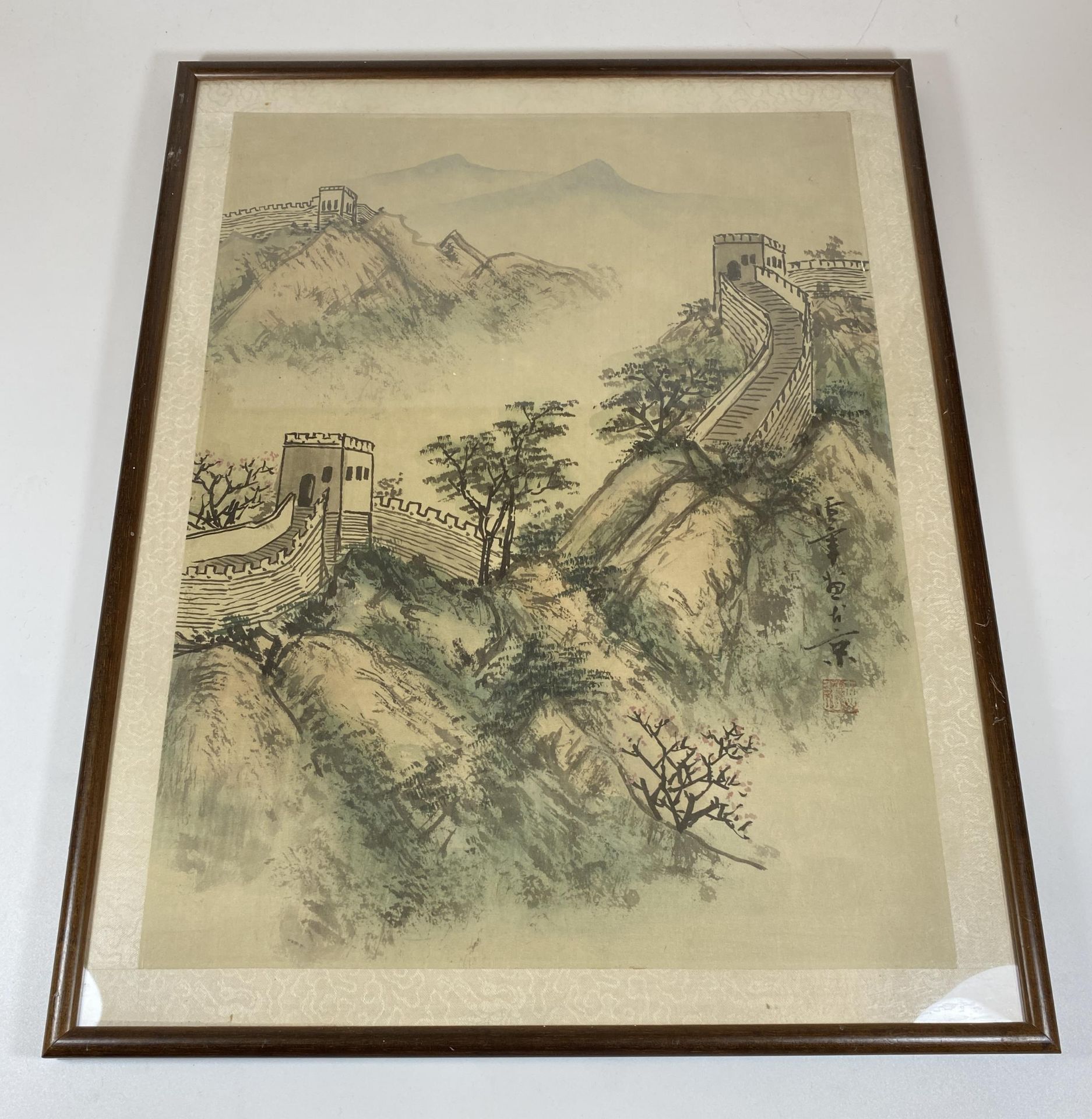 A CHINESE 20TH CENTURY FRAMED PRINT OF THE GREAT WALL OF CHINA, SIGNED, 46 X 36CM