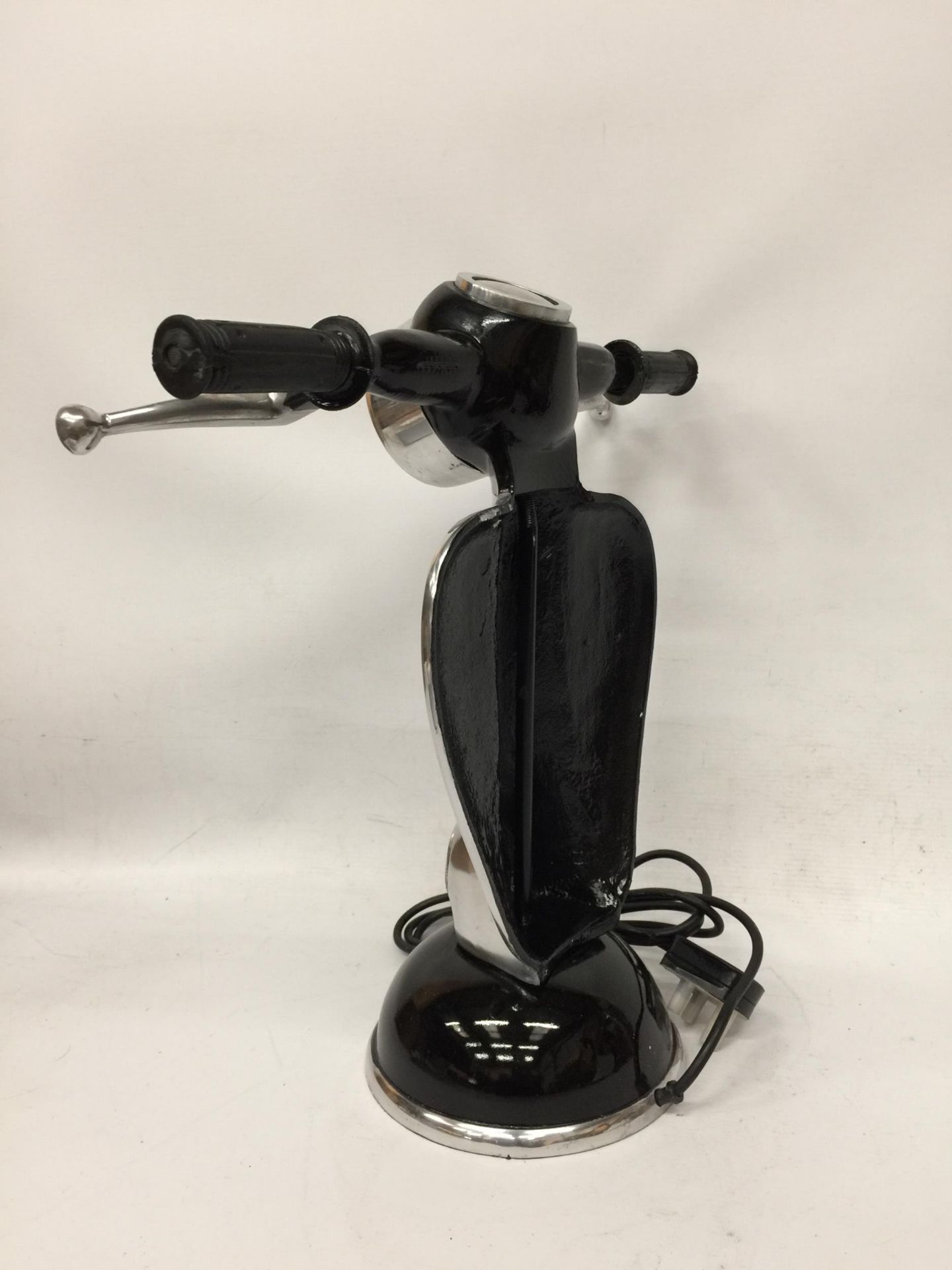 A BLACK VESPA SCOOTER TABLE LAMP - Image 4 of 5