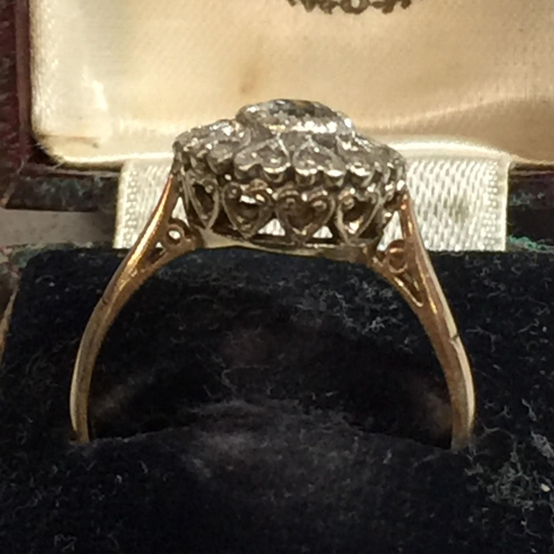 A 9CT GOLD RING WITH POSSIBLY DIAMONDS, WEIGHT 5G, SIZE S - Image 2 of 2