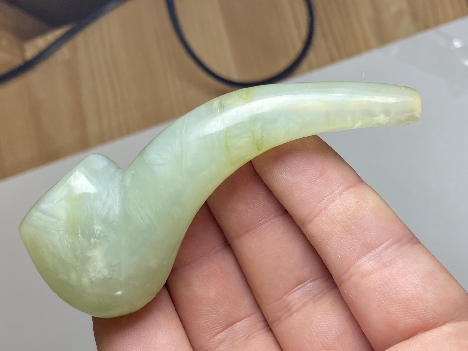 A CHINESE JADEITE JADE STYLE SMALL PIPE, LENGTH 9CM - Image 3 of 5