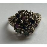 A VINTAGE 9CT YELLOW GOLD AND MULTI-STONE CLUSTER RING SIZE R, WEIGHT 4.83 GRAMS