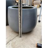 A LOW GREY CIRCULAR FIBRE GLASS PLANTER (H:32CM)