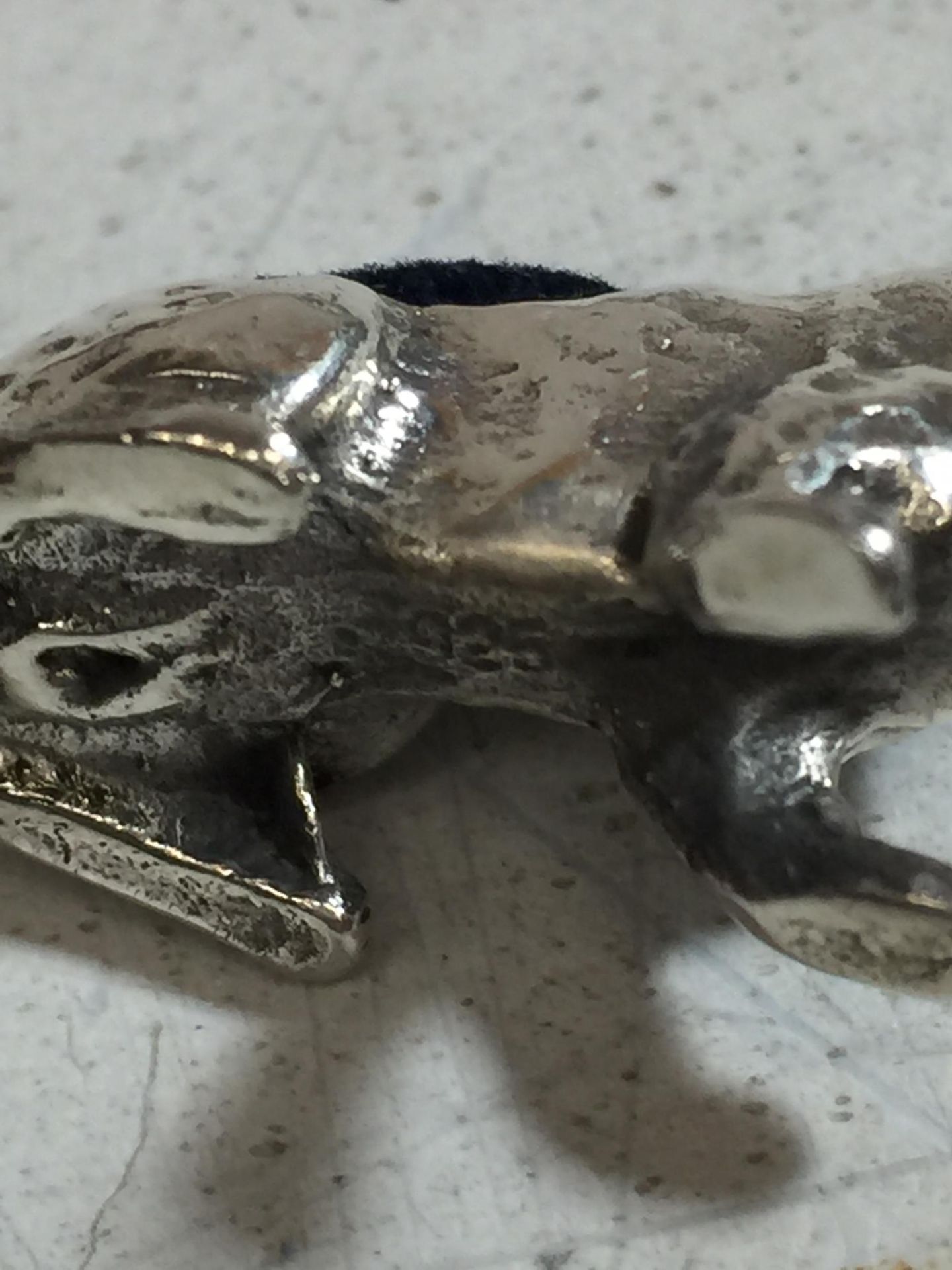 A SILVER PIN CUSHION IN THE SHAPE OF A RABBIT - Image 3 of 3
