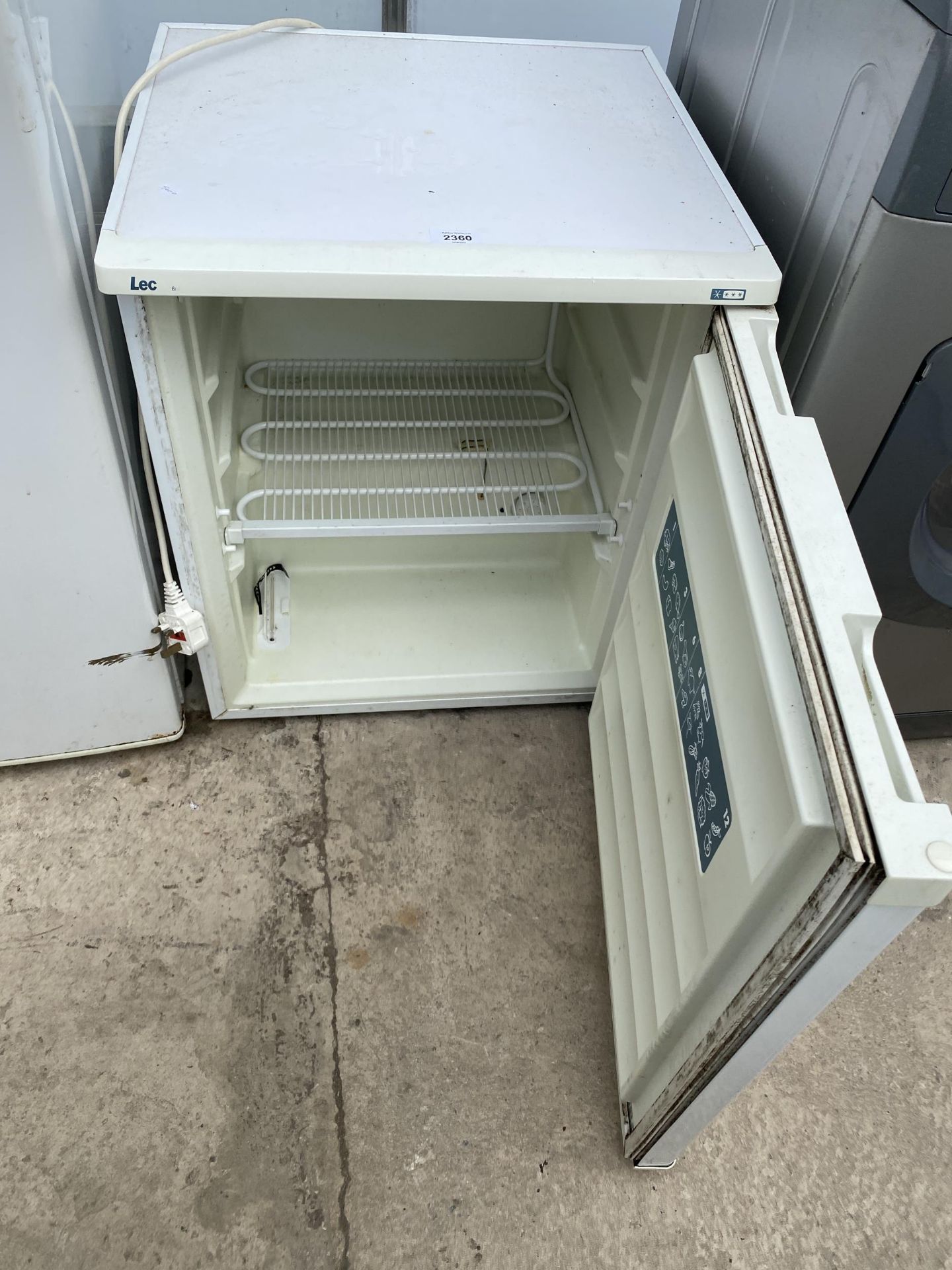 A SMALL WHITE LEC UNDER COUNTER FREEZER - Image 2 of 2