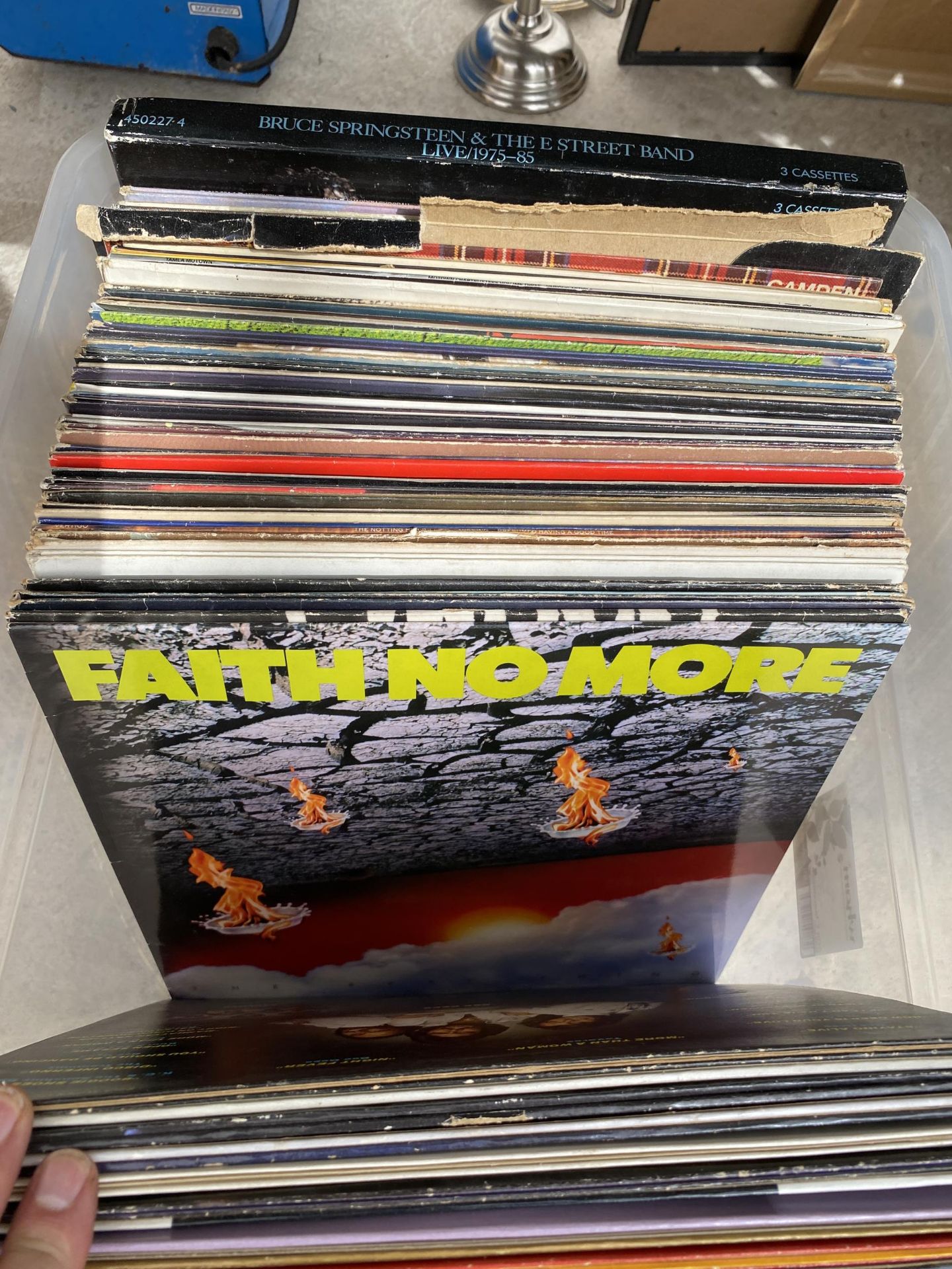 A BOX OF ASSORTED LP RECORDS, BILLY JOEL, SIMON AND GARFUNKEL, FAITH NO MORE ETC - Bild 3 aus 5