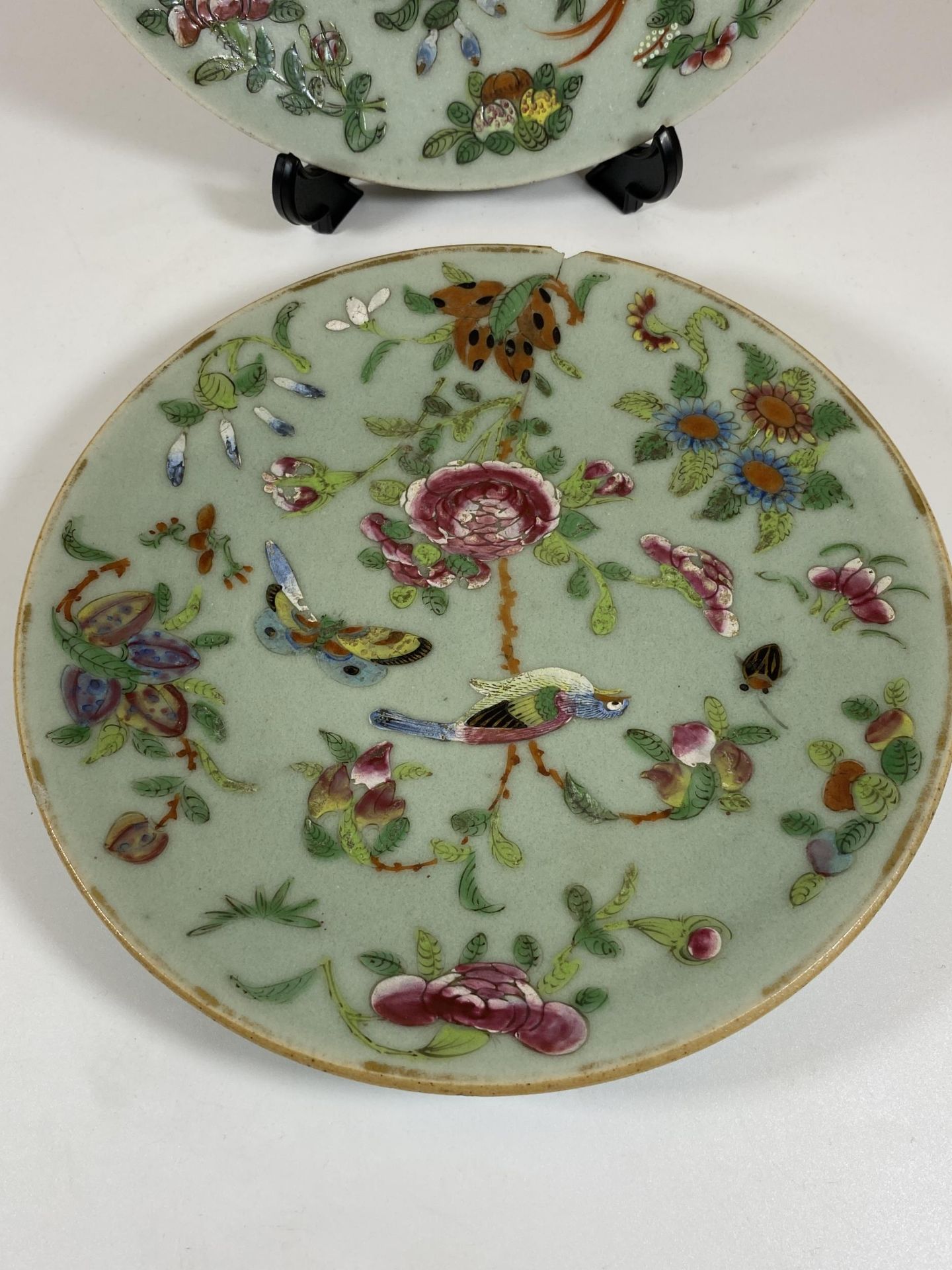 A PAIR OF 19TH CENTURY QING CHINESE CELADON GROUND BIRD AND FLORAL DESIGN PLATES, DIAMETER 18CM - Image 2 of 6