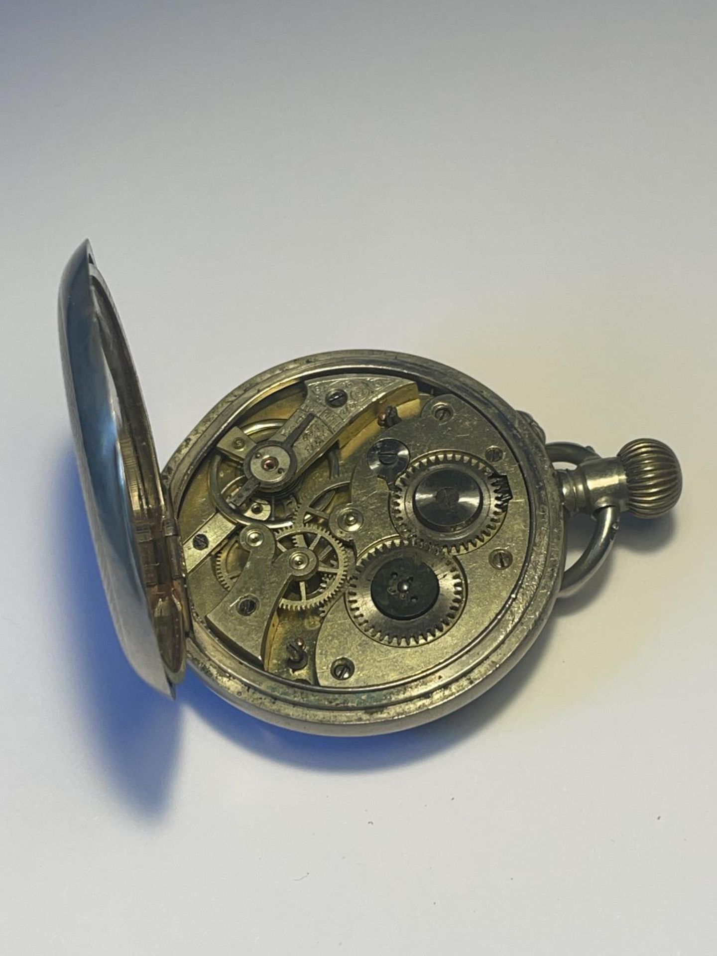 A VINTAGE POCKET WATCH - Image 4 of 6