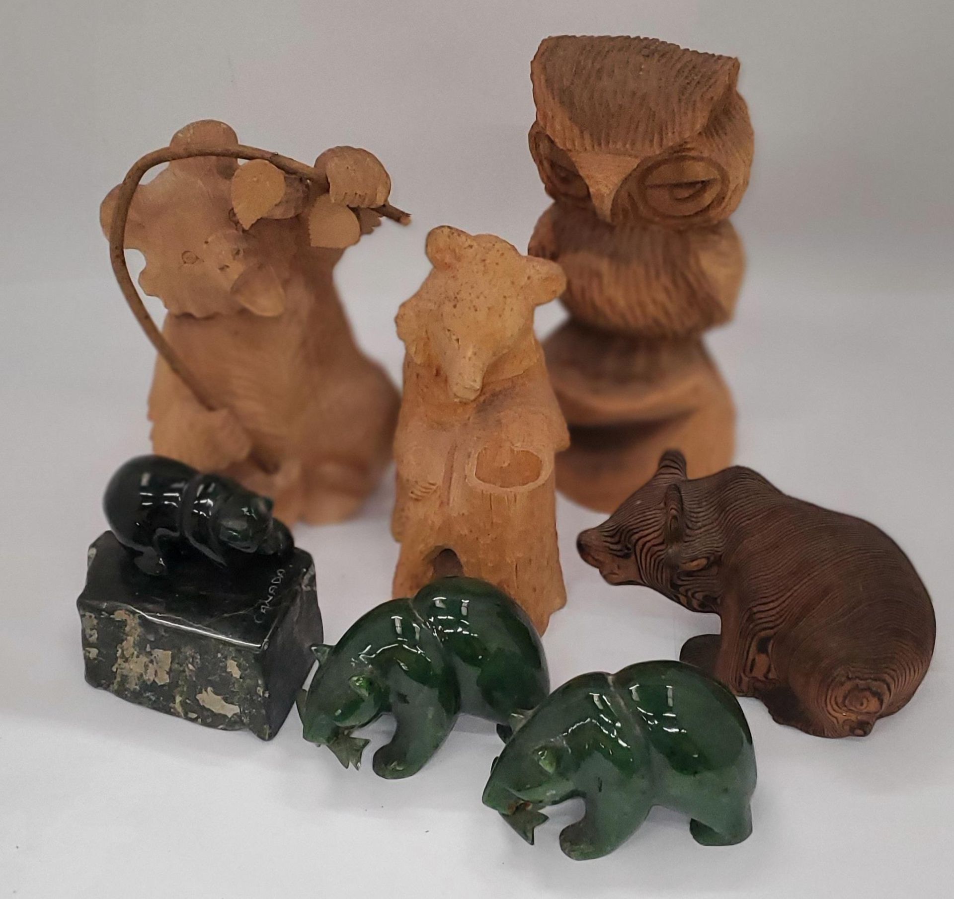 A COLLECTION OF BEAR ORNAMENTS TO INCLUDE WOODEN AND CANADIAN JADE STYLE - 7 IN TOTAL