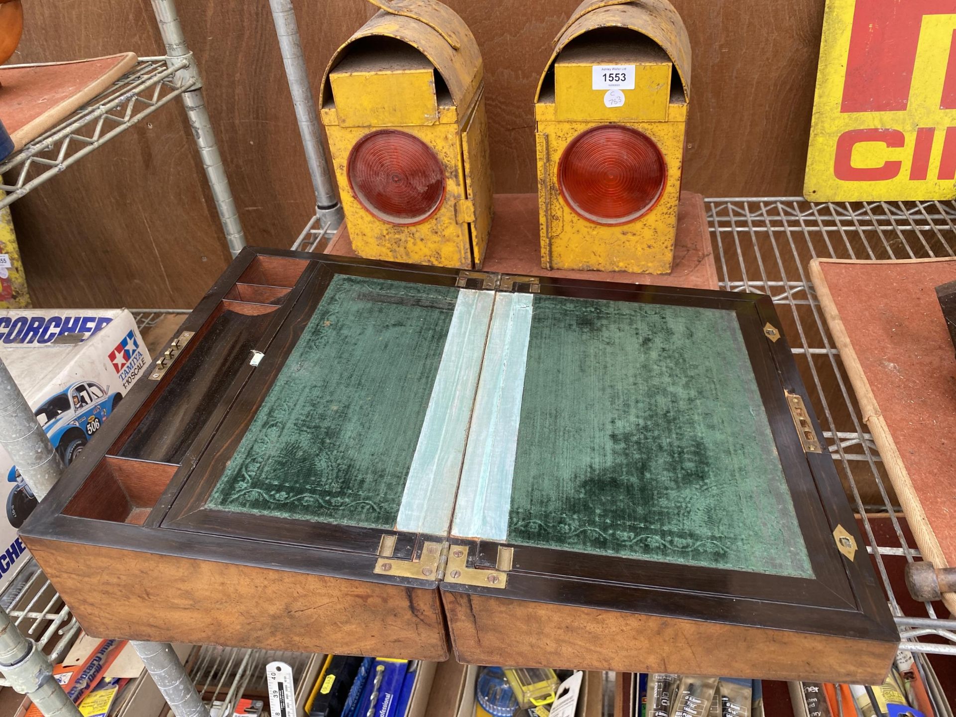 A VINTAGE WALNUT WRITING SLOPE WITH INNER GREEN VELVET LINER - Image 2 of 6