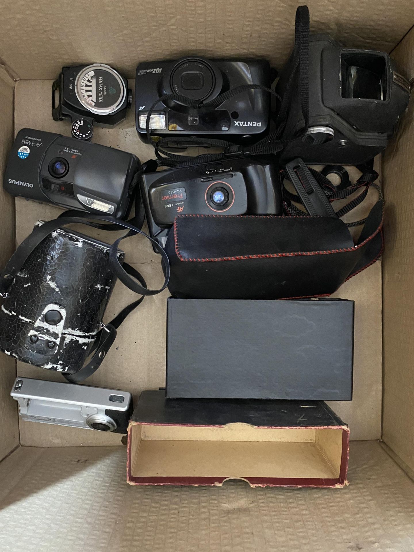 A LARGE COLLECTION OF VINTAGE CAMERAS, CANON EOS300 BODY, VINTAGE EASTMAN KODAK FOLDING CAMERAS, - Image 8 of 8