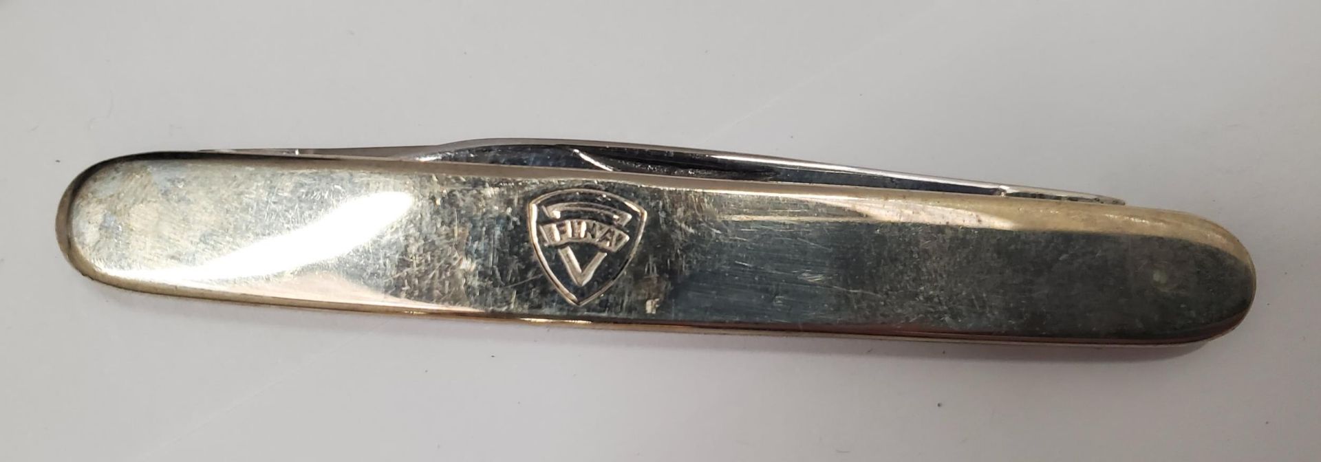 TWO VINTAGE PENKNIVES TO INCLUDE A FODEN AND FINA PLUS A 'RUSHOLME MOTOR CO.' TAPE MEASURE - Image 2 of 4