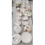 A QUNTITY OF COLLECTABLE CHINA ITEMS TO INCLUDE AYNSLEY TRINKET JARS, PIN TRAYS, A BELL, ETC