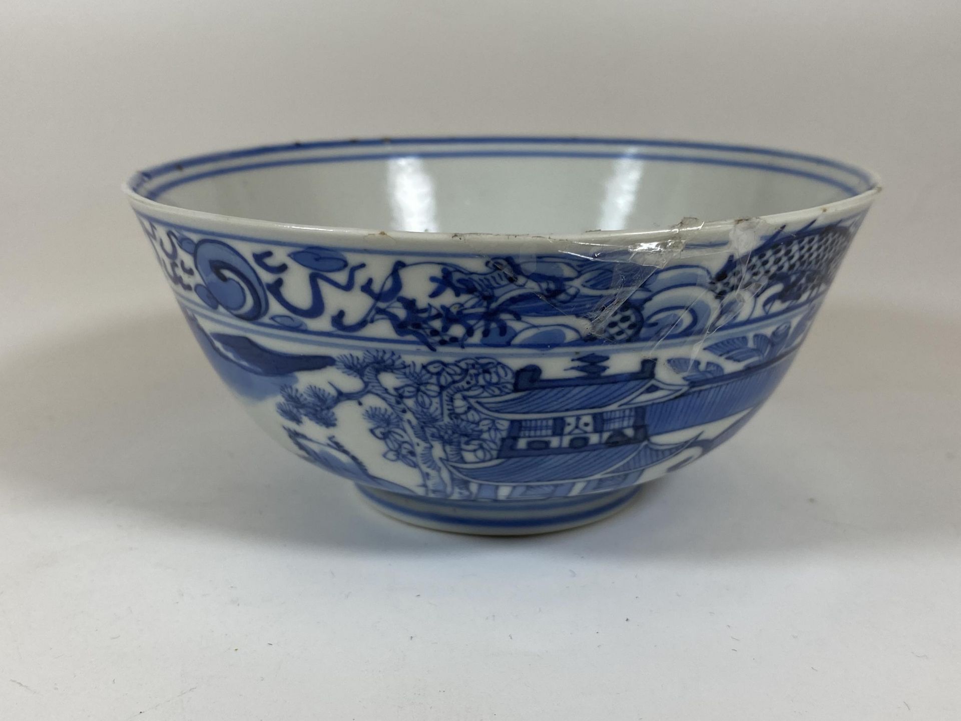 A 19TH CENTURY CHINESE KANGXI STYLE BLUE AND WHITE DRAGON DESIGN BOWL, FOUR CHARACTER MARK TO - Image 2 of 6