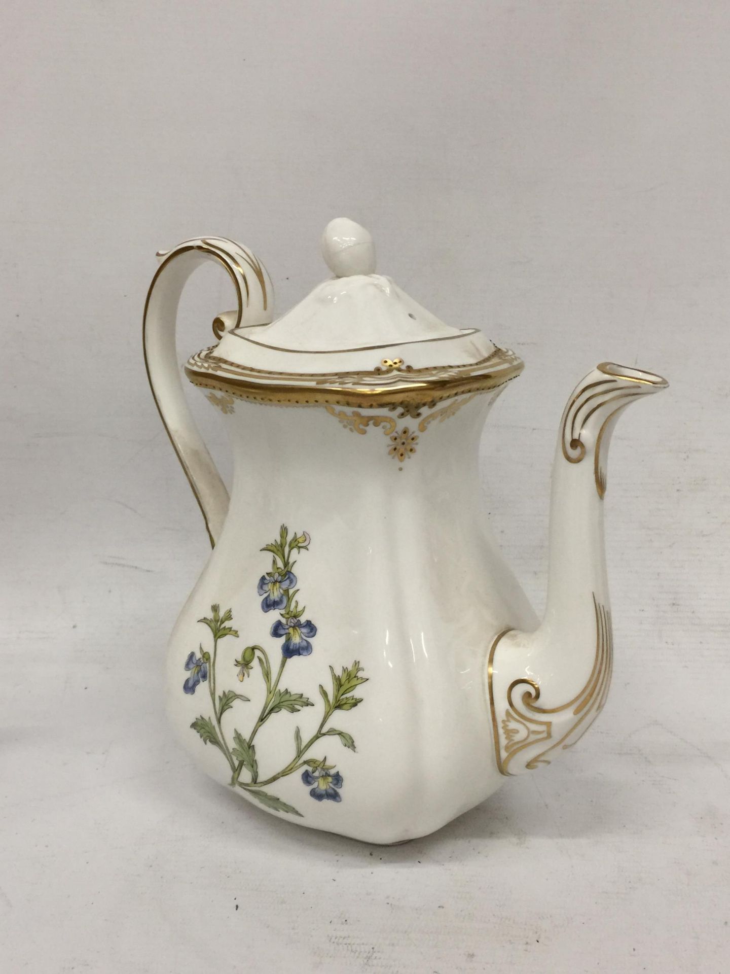THREE PIECES OF SPODE CERAMICS TO INCLUDE SPODE AERIDES COFFEE POT, STAFFORD FLOWERS CREAM JUG AND - Image 3 of 8