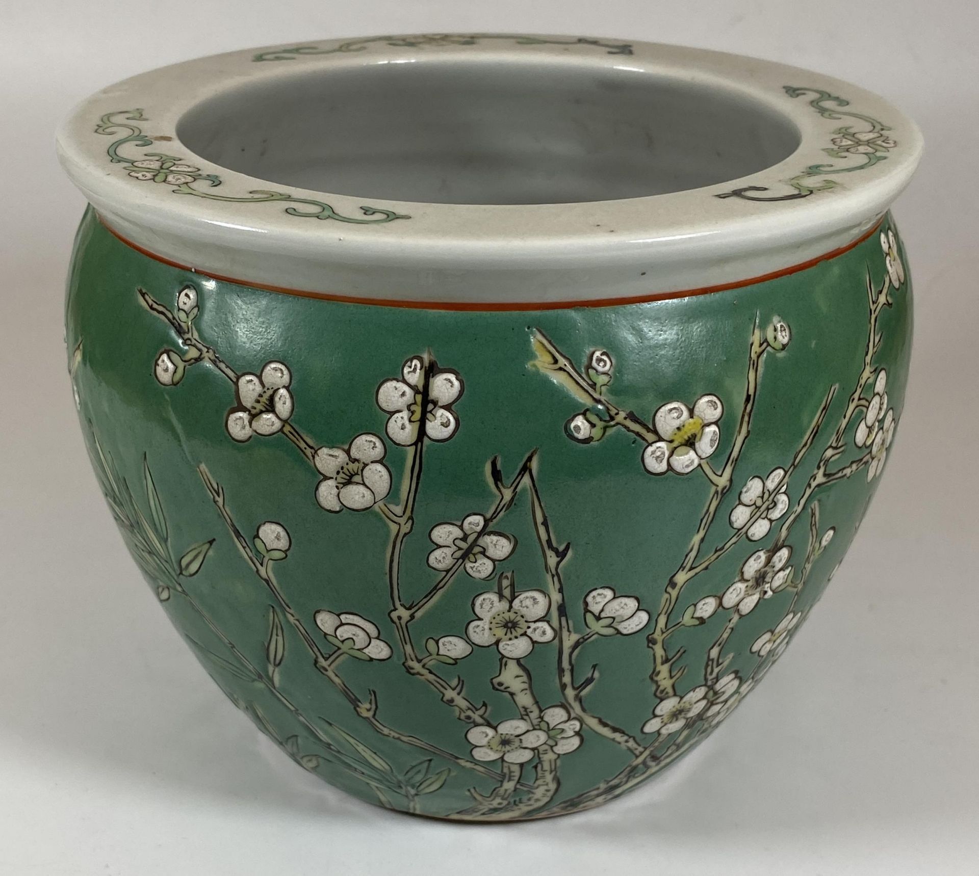 A CHINESE FISH BOWL DESIGN PLANTER / JARDINIERE WITH EXTERNAL FLORAL DESIGN AND INNER FISH DESIGN,