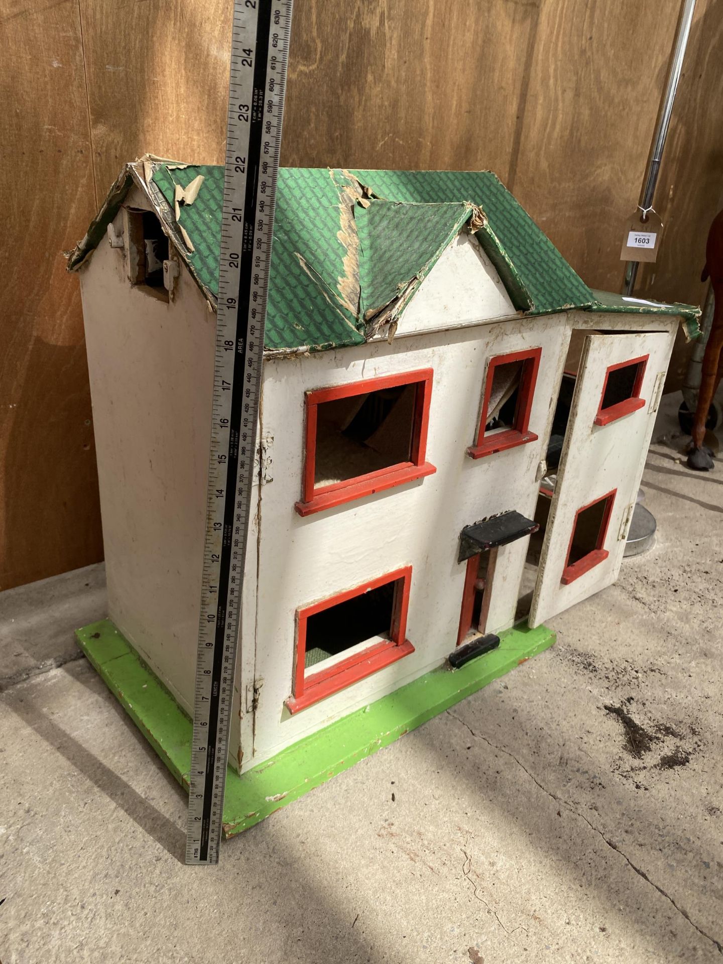 A VINTAGE WOODEN DOLLS HOUSE - Image 2 of 6