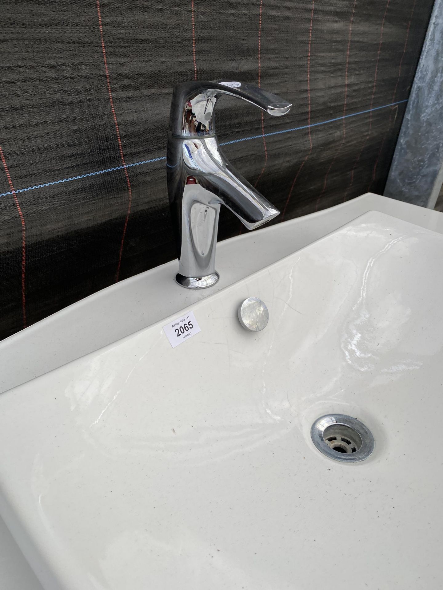 A WHITE CERAMIC SINK UNIT WITH CHROME TAP - Image 2 of 2