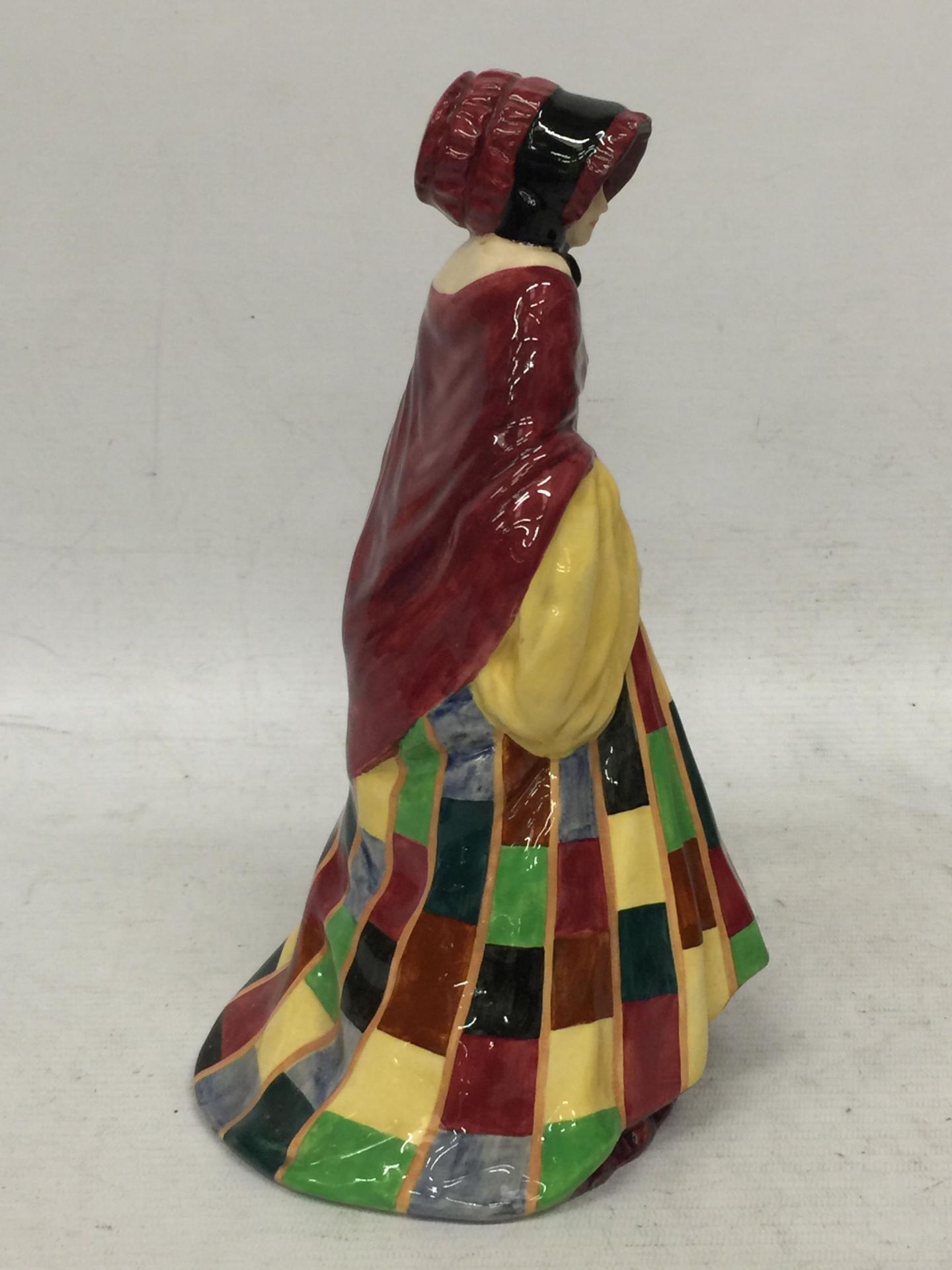 A ROYAL DOULTON 'THE PARSONS DAUGHTER' HN564 FIGURE - Image 2 of 5