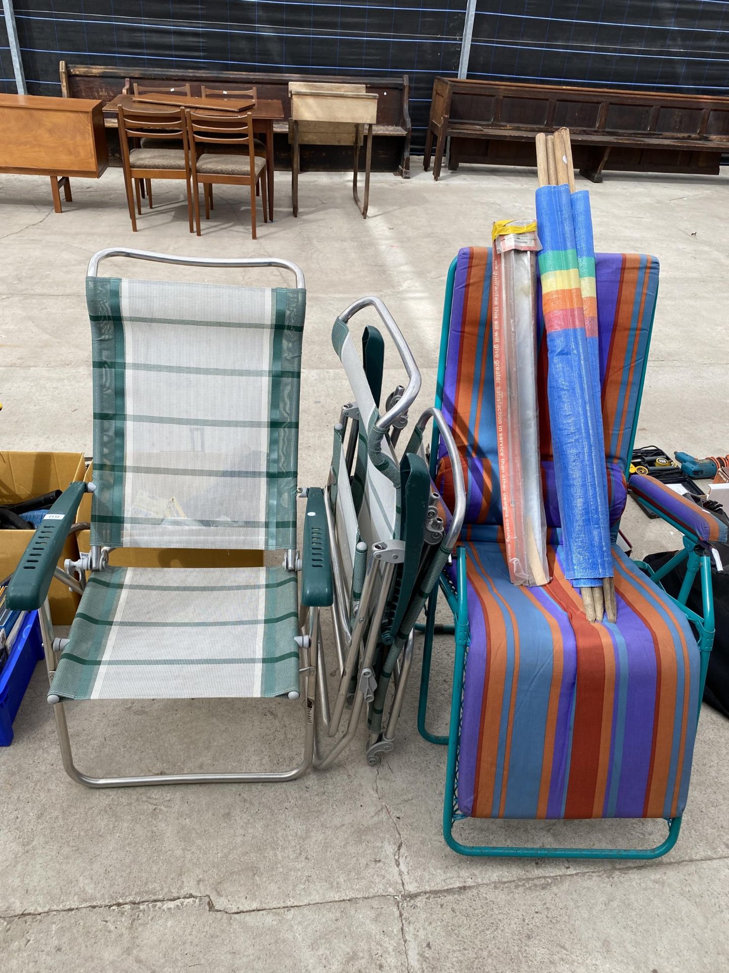 FOUR VARIOUS FOLDING GARDEN CHAIRS AND A WIND BREAKER
