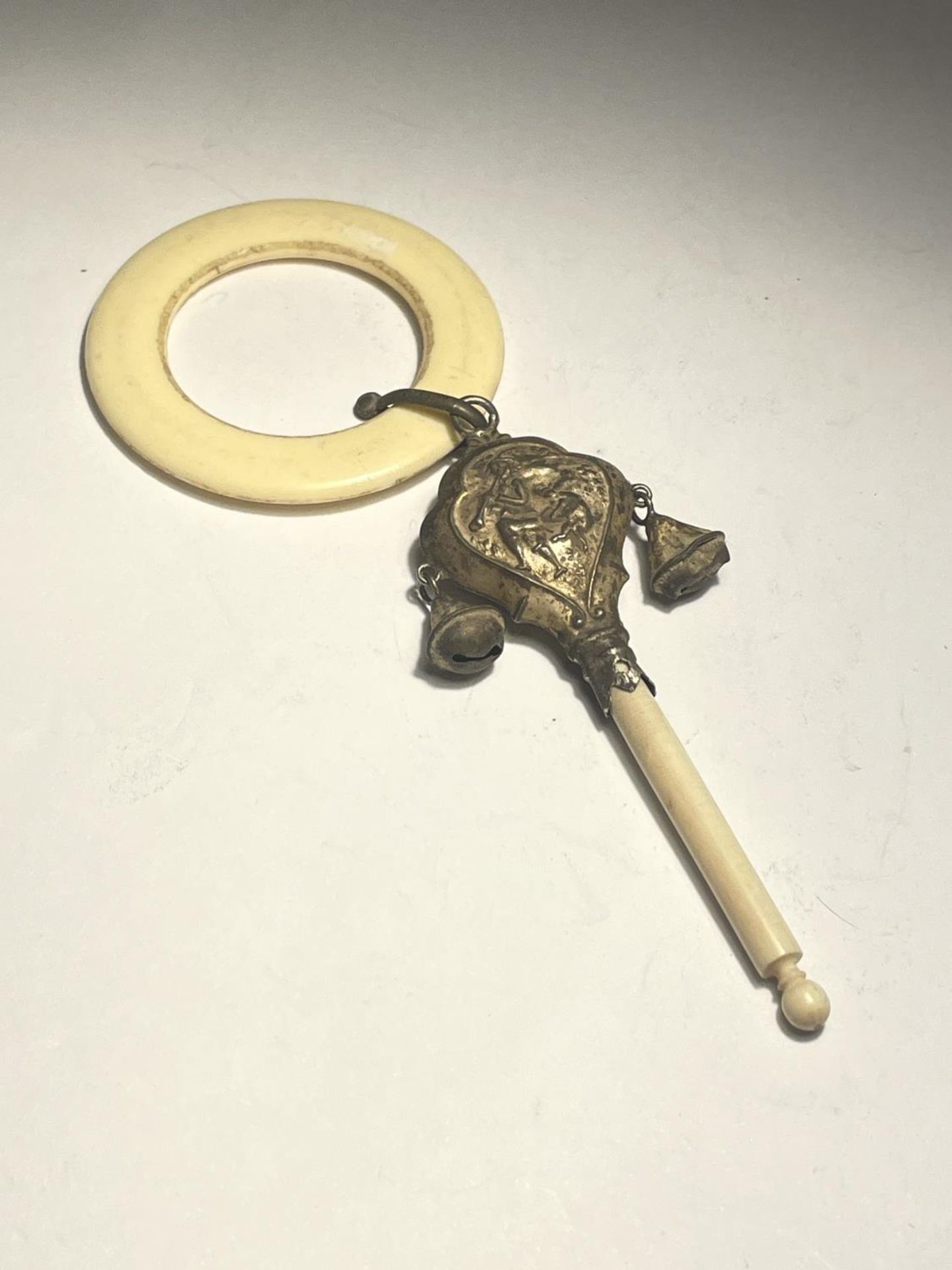 A VICTORIAN TEETHING RING AND RATTLE