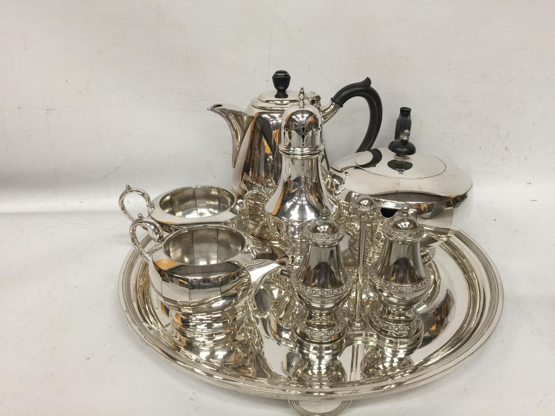 A COLLECTION OF SILVER PLATED ITEMS, TEA SET, CRUET ITEMS, WALKER & HALL ETC