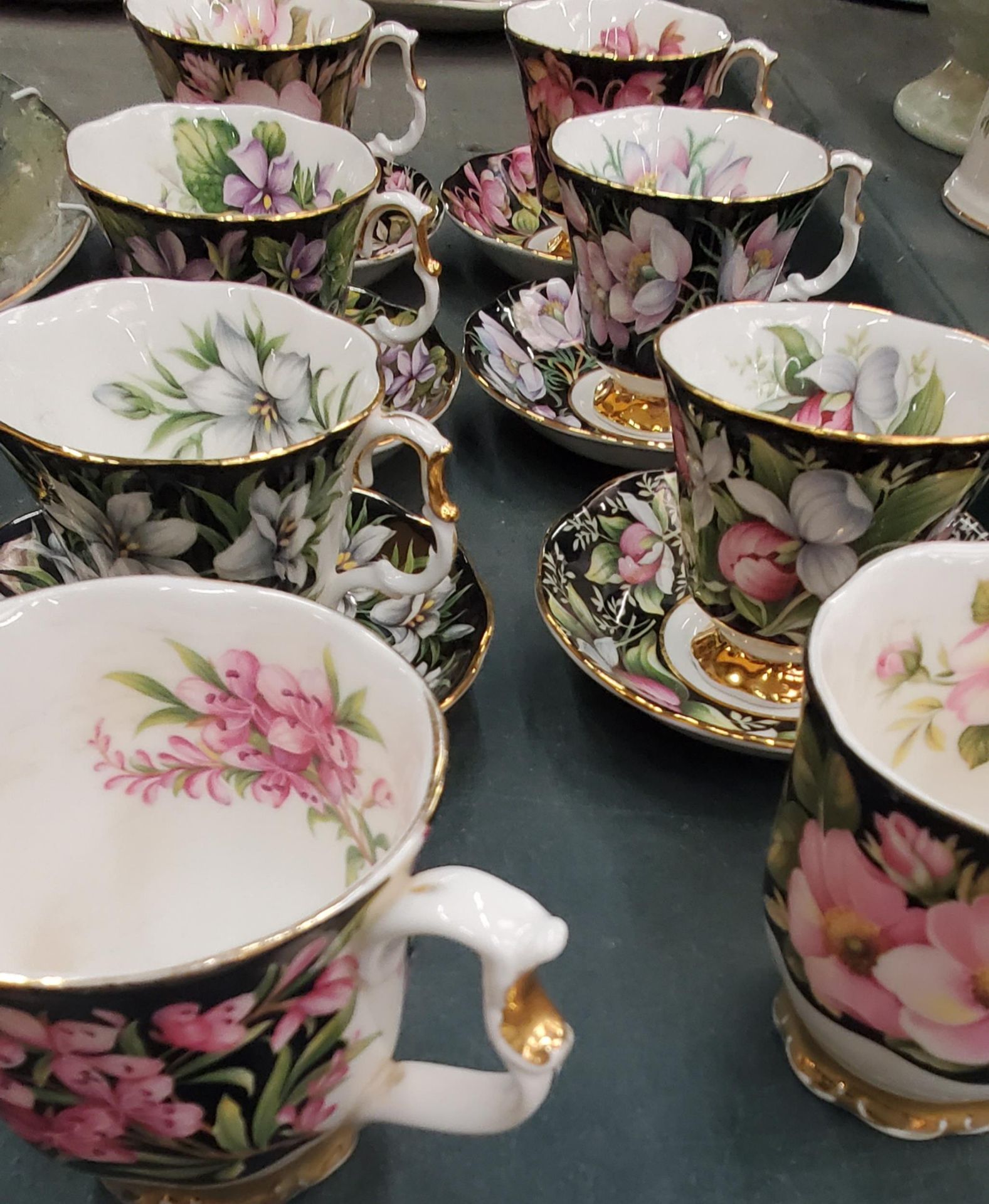 EIGHT ROYAL LBERT 'PROVINCIAL FLOWERS' CUPS AND SIX SAUCERS, CABINET PLATES TO INCLUDE ROYAL - Bild 3 aus 4