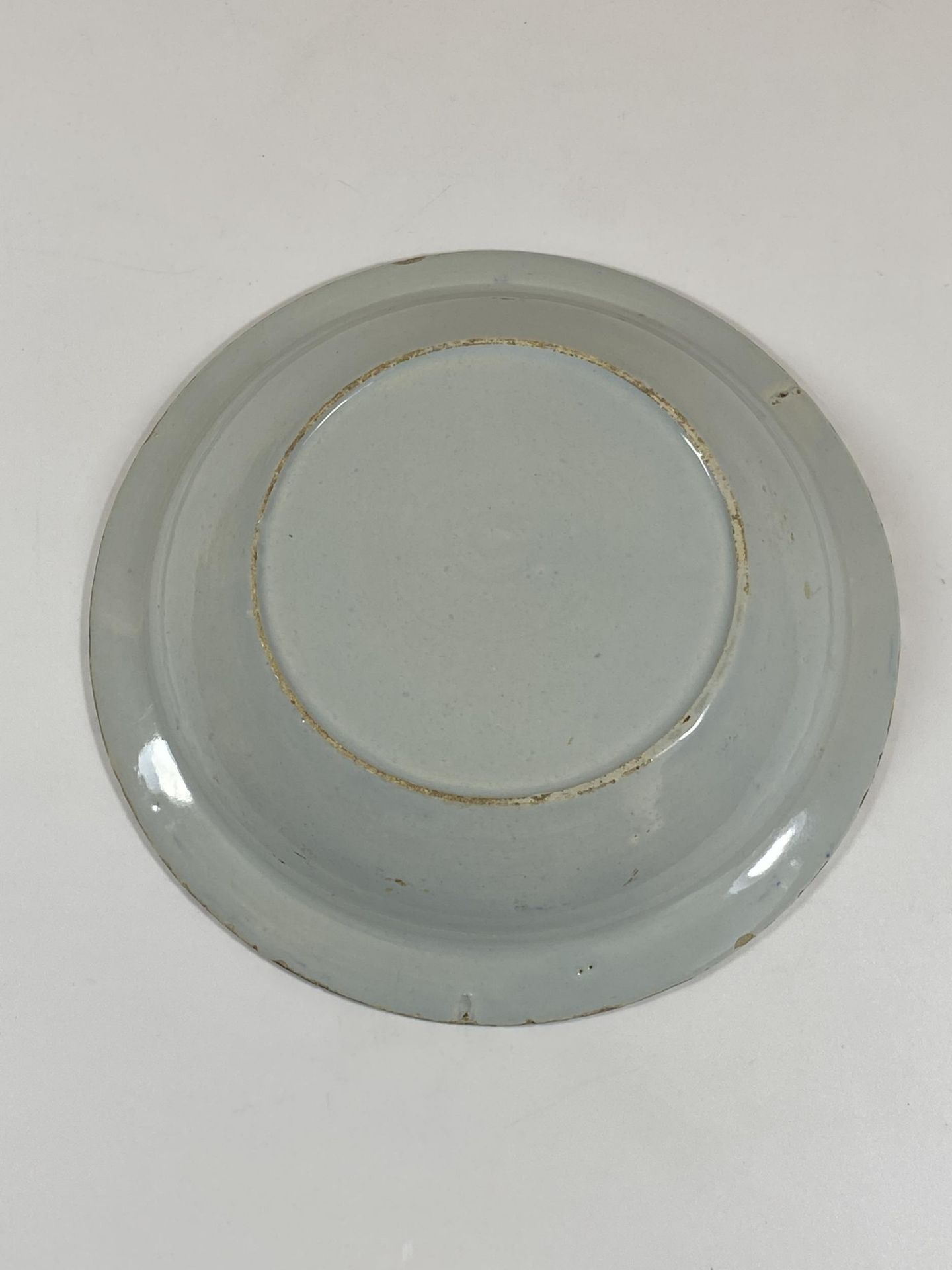 AN EARLY 19TH CENTURY DELFT ORIENTAL DESIGN BLUE AND WHITE PORCELAIN PLATE, DIAMETER 16.5CM - Image 4 of 6
