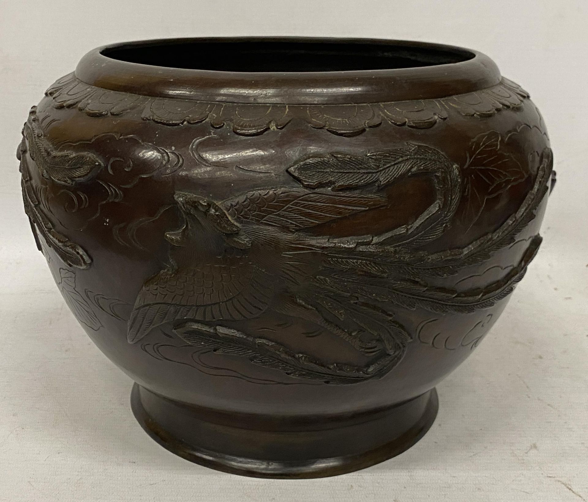 A LARGE JAPANESE MEIJI PERIOD BRONZE JARDINIERE / PLANTER WITH BIRD DESIGN