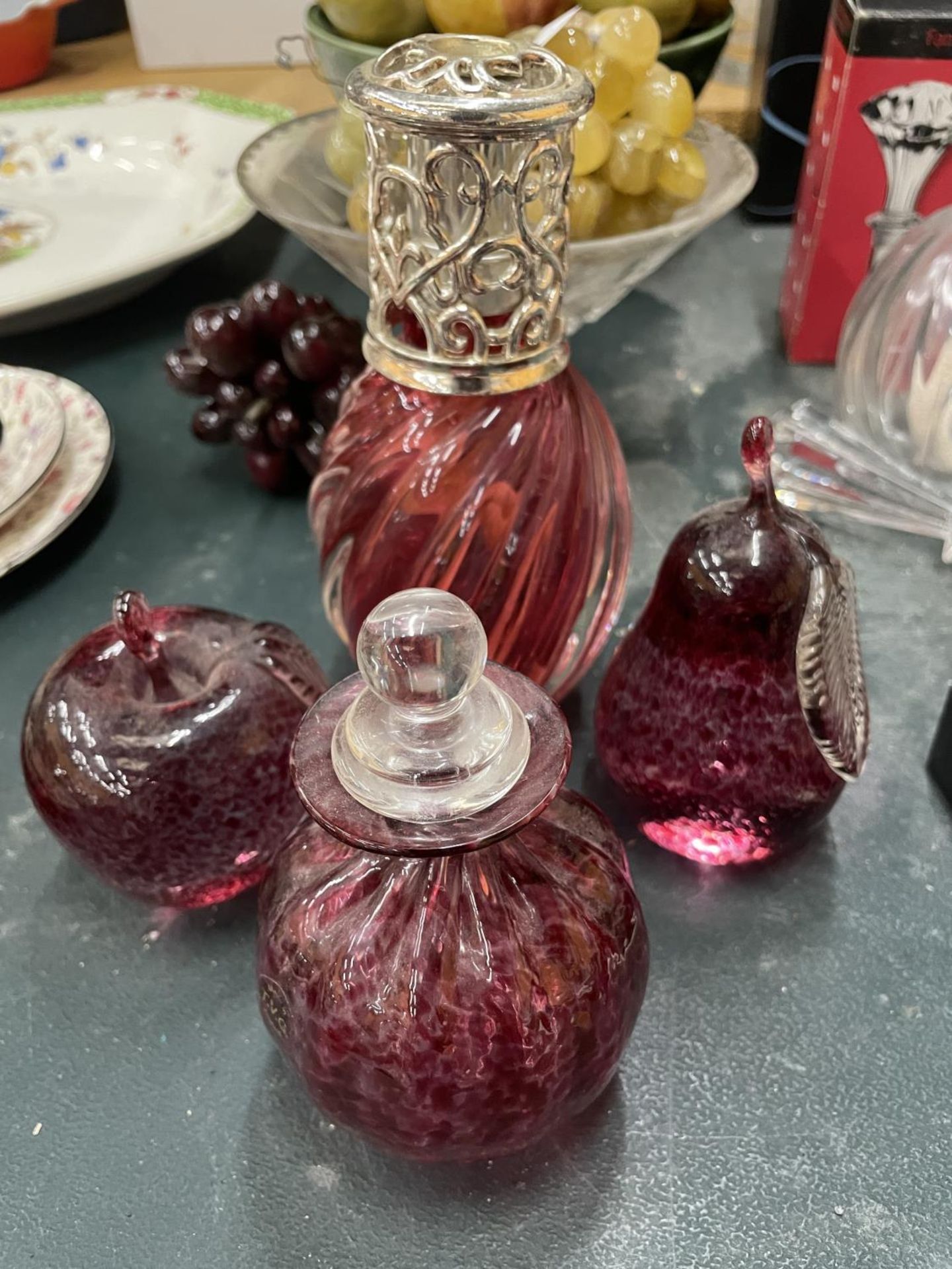 FOUR PIECES OF CRANBERRY GLASS TO INCLUDE A SCENT BOTTLE AND VINTAGE PERFUME BOTTLE WITH PONTIL MARK