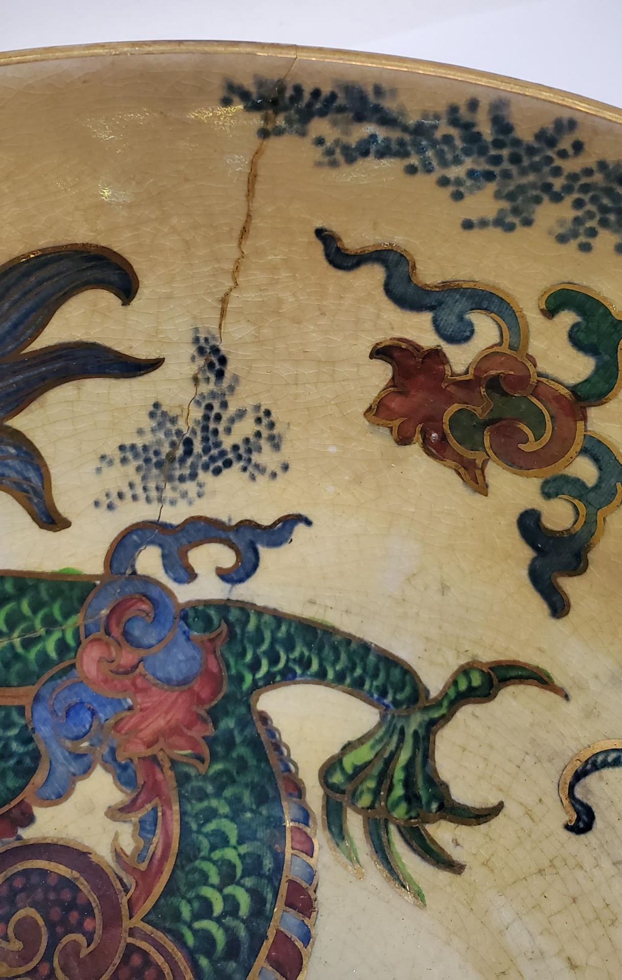 TWO LARGE BOWLS TO INCLUDE A MASON'S ORIENTAL PATTERNED AND A BURSLEY WARE 'DRAGON' - BOTH A/F - Image 7 of 9