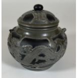 A CHINESE PEWTER LIDDED DRAGON DESIGN SUGAR BOWL, SEAL MARK TO BASE, HEIGHT 12CM