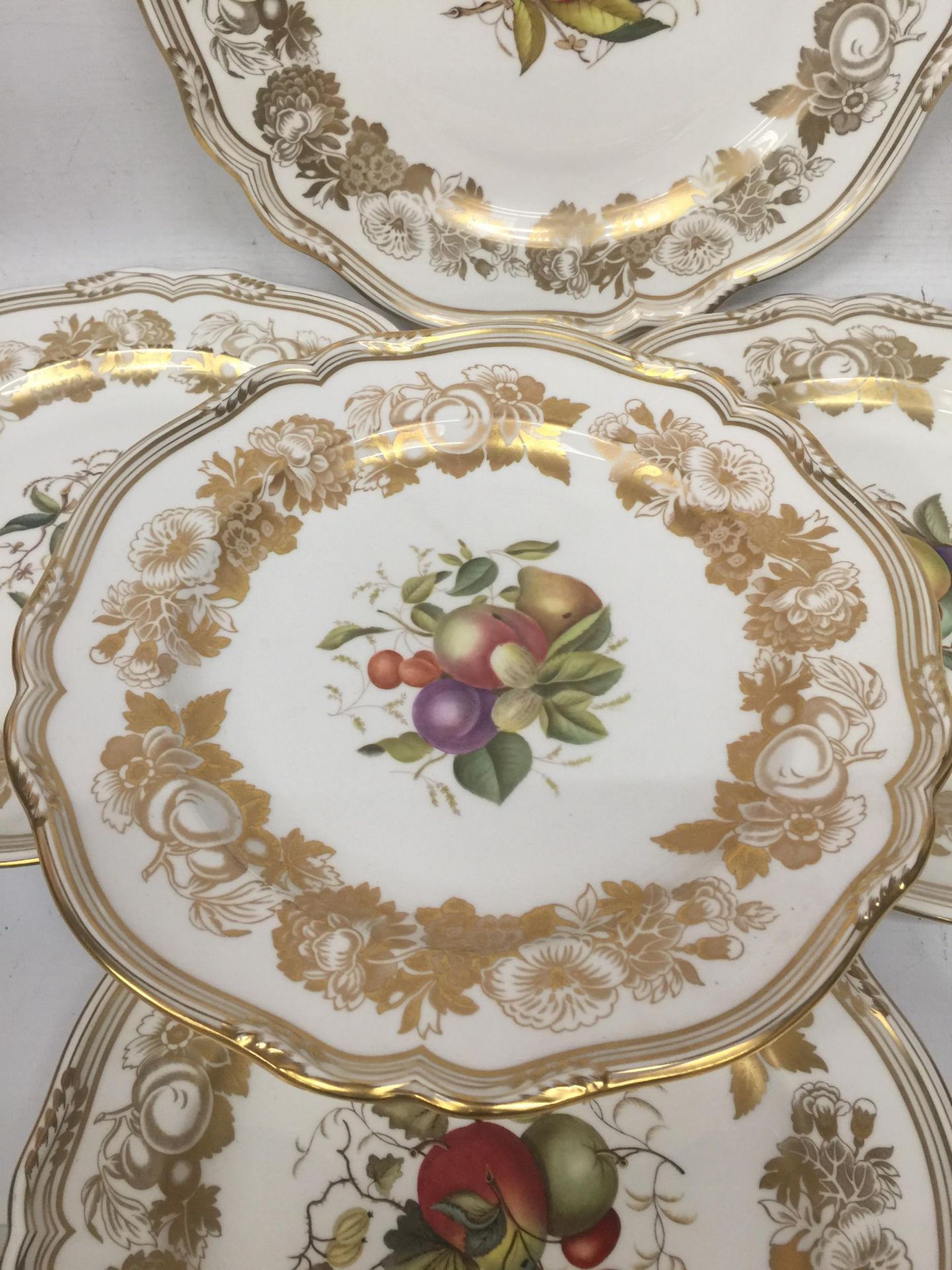 A SET OF FIVE SPODE GOLDEN VALLEY PATTERN CABINET PLATES - Image 2 of 3