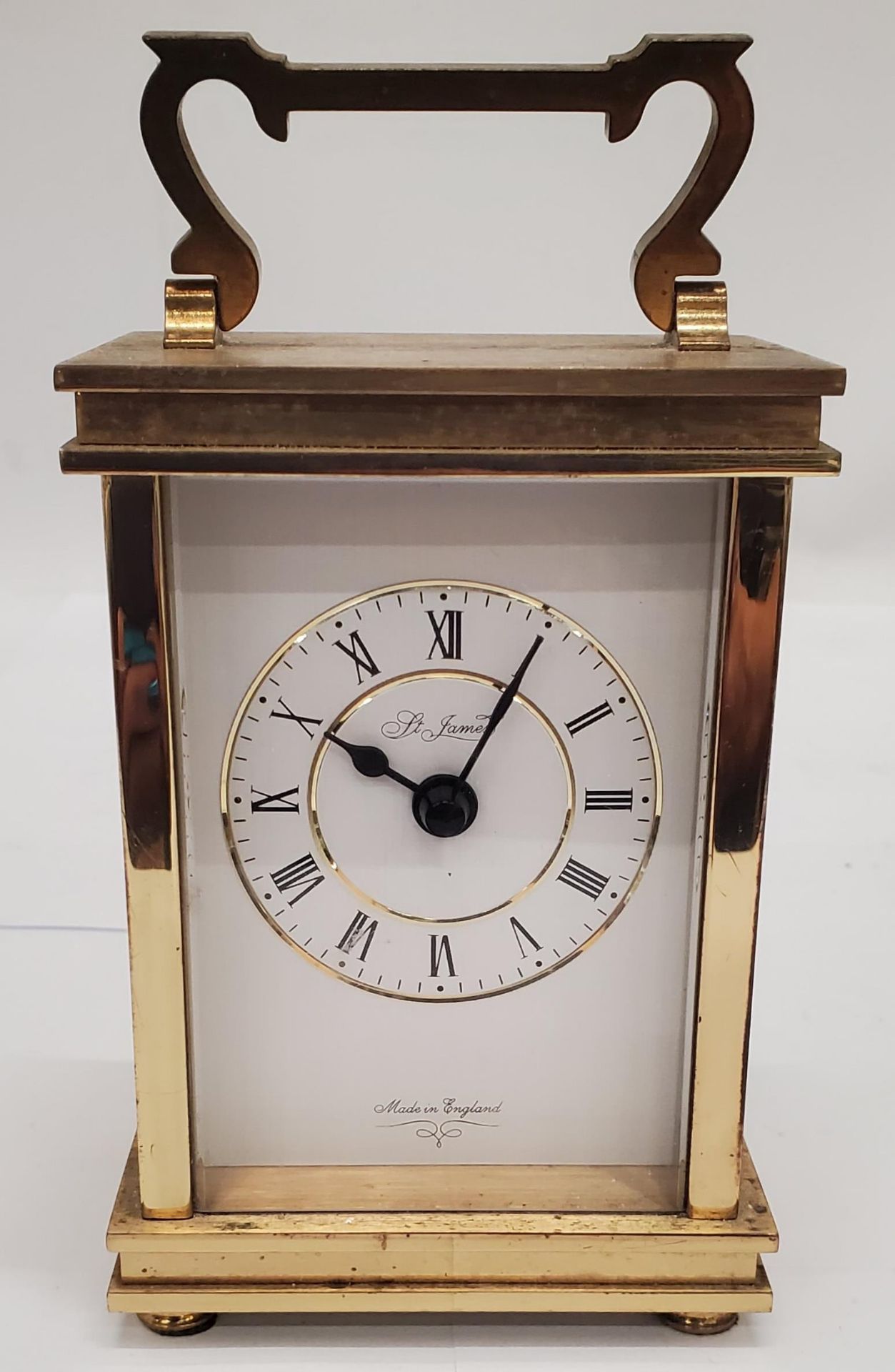 A VINTAGE ST. JAMES BRASS CARRIAGE CLOCK PLUS A MANTLE CLOCK WITH AN ELEPHANT ON TOP - Image 4 of 5