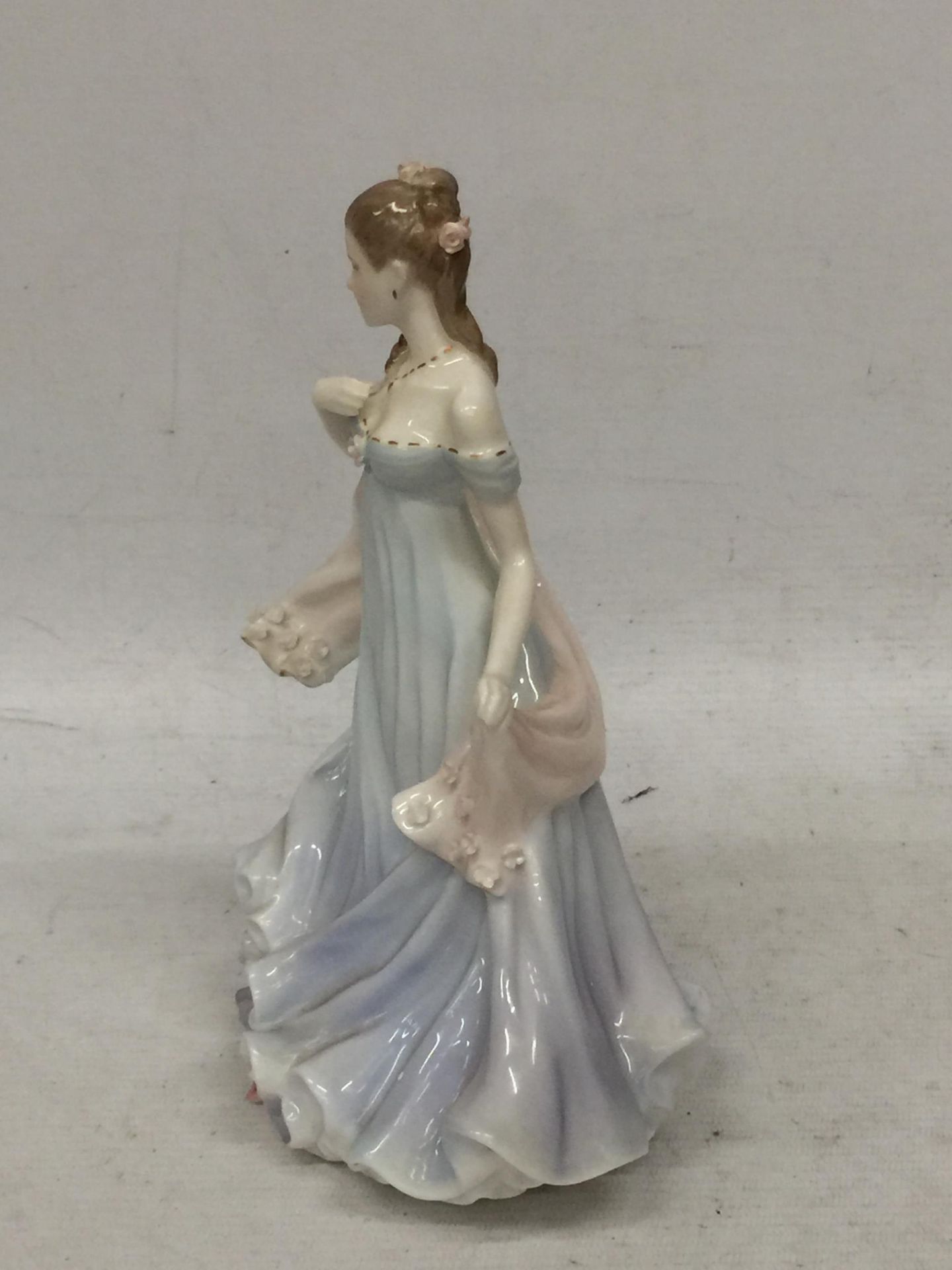 A ROYAL WORCESTER 'WITH ALL MY HEART' LIMITED EDITION FIGURE - Image 4 of 5