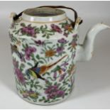 A 19TH CENTURY CHINESE CANTON FAMILLE ROSE BIRD AND FLORAL DESIGN TEAPOT, HEIGHT 16CM