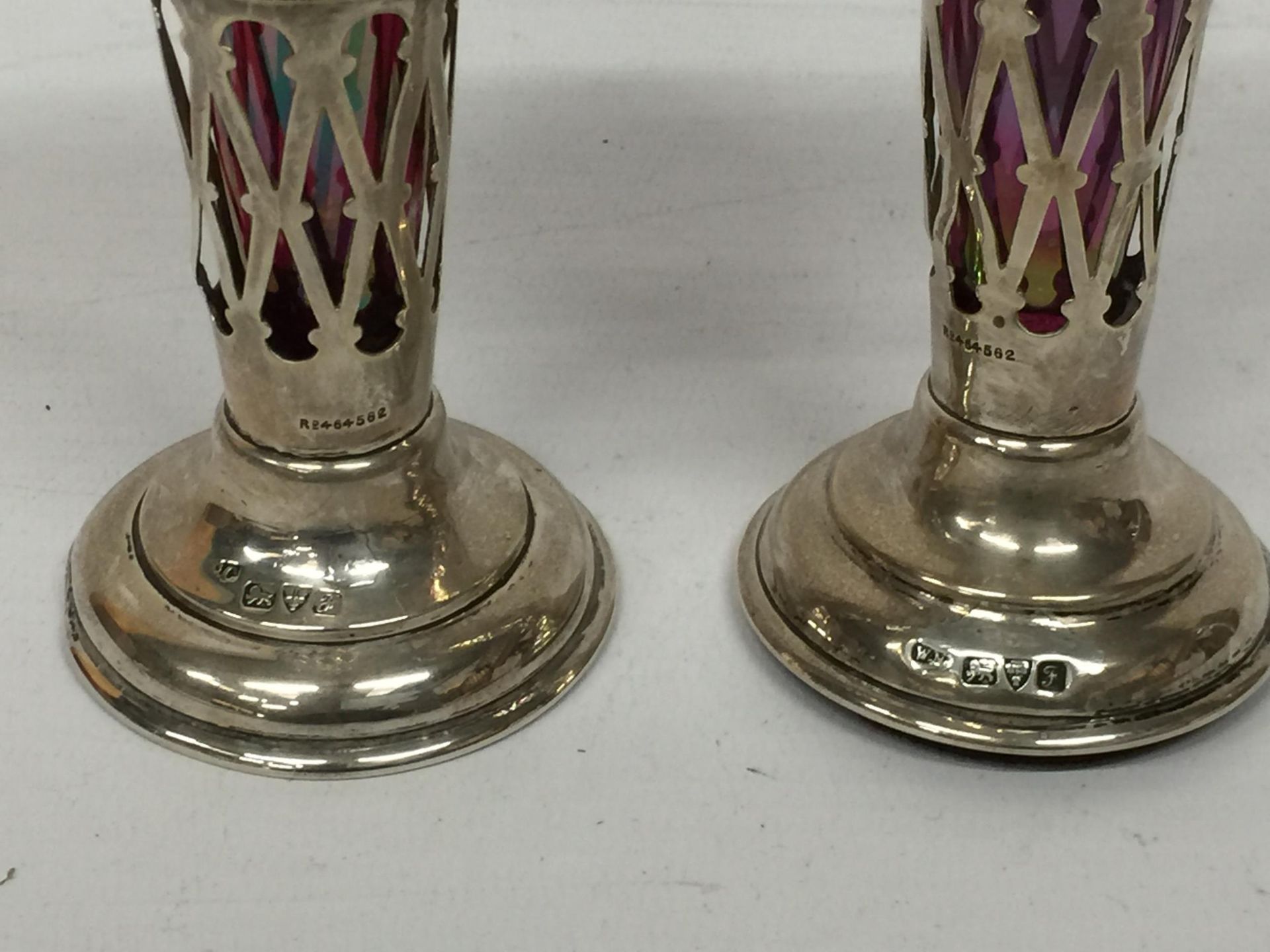 A PAIR OF CHESTER HALLMARKED SILVER BUD VASES WITH PINK LUSTRE EFFECT GLASS LINERS - Image 3 of 4