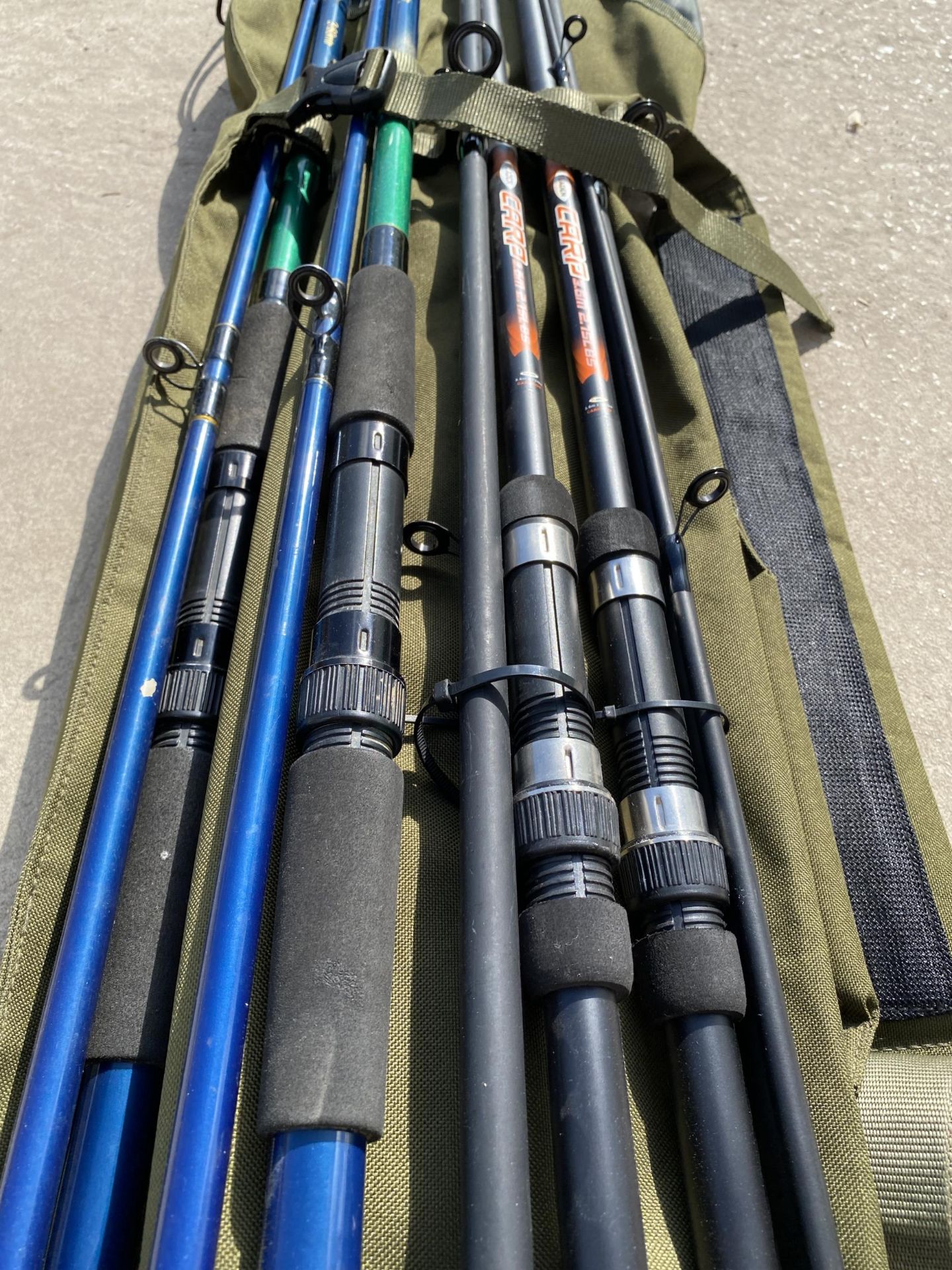 A FOLDING CASE OF ASSORTED FISHING RODS, CARP RODS ETC - Image 4 of 5