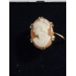 A 9CT GOLD CAMEO RING, WEIGHT 2.8G, SIZE Q