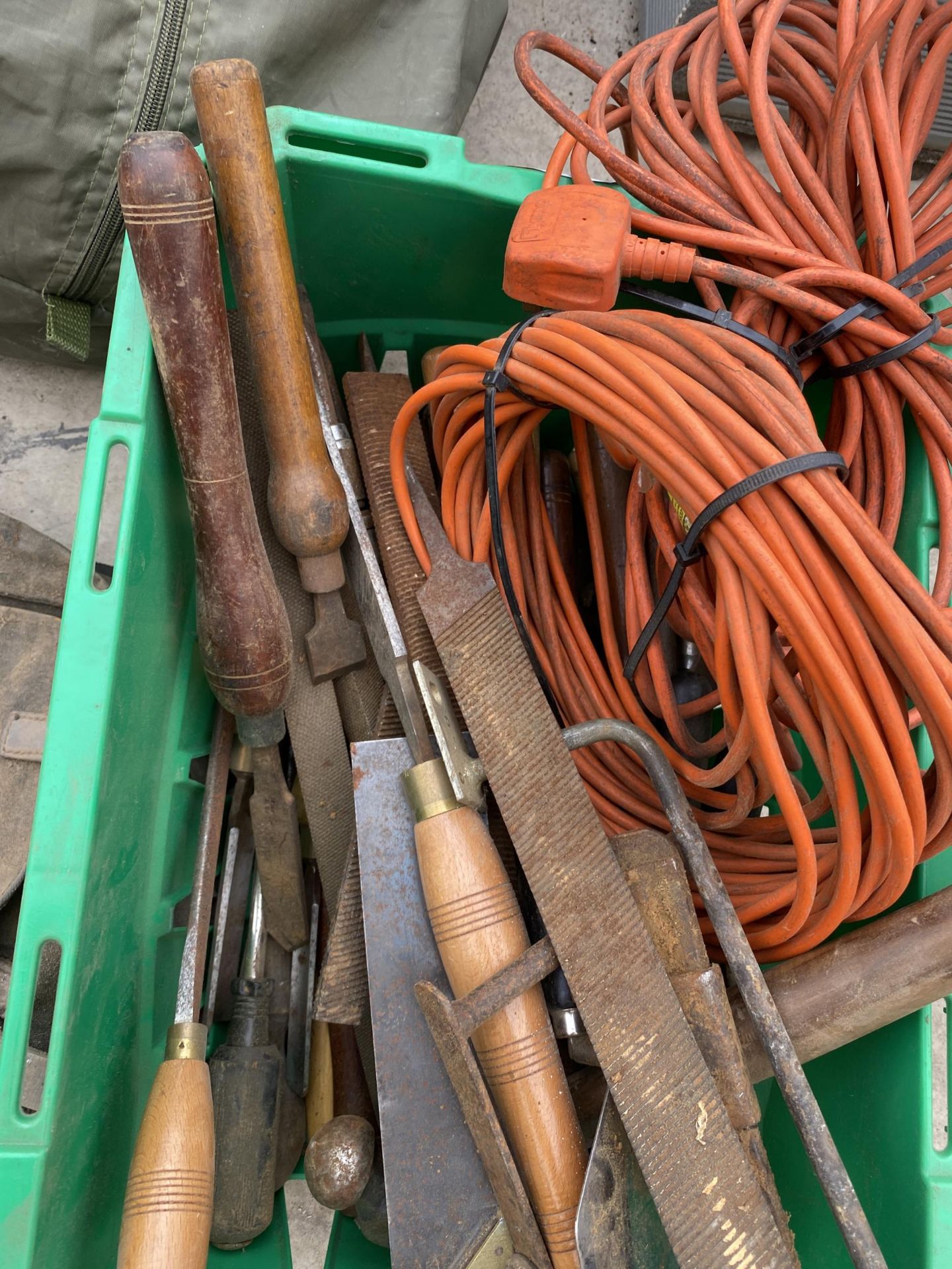 A GROUP OF ASSORTED VINTAGE WOODEN TOOLS ETC - Image 4 of 5