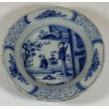 AN EARLY 19TH CENTURY DELFT ORIENTAL DESIGN BLUE AND WHITE PORCELAIN PLATE, DIAMETER 16.5CM