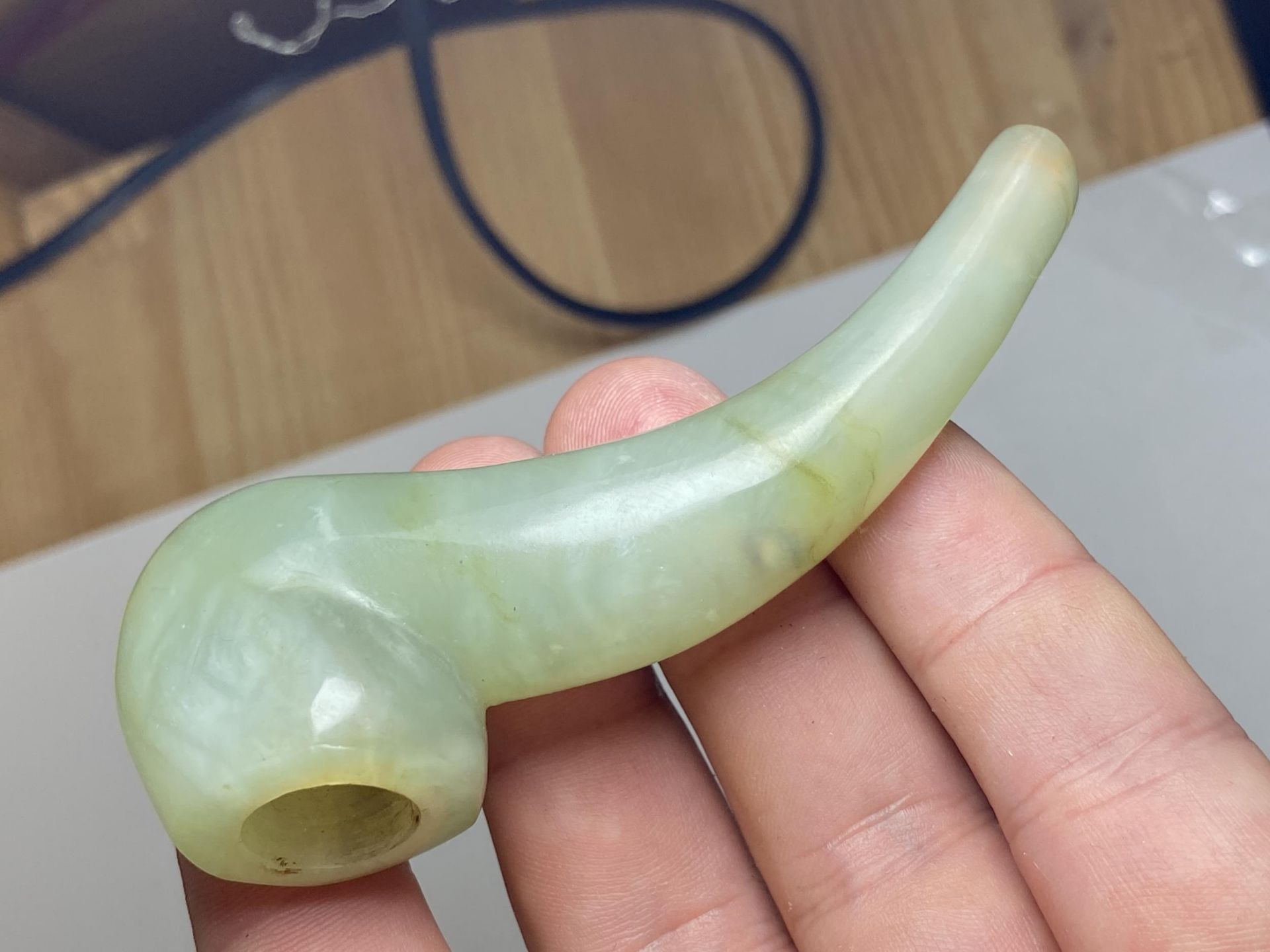 A CHINESE JADEITE JADE STYLE SMALL PIPE, LENGTH 9CM - Image 4 of 5