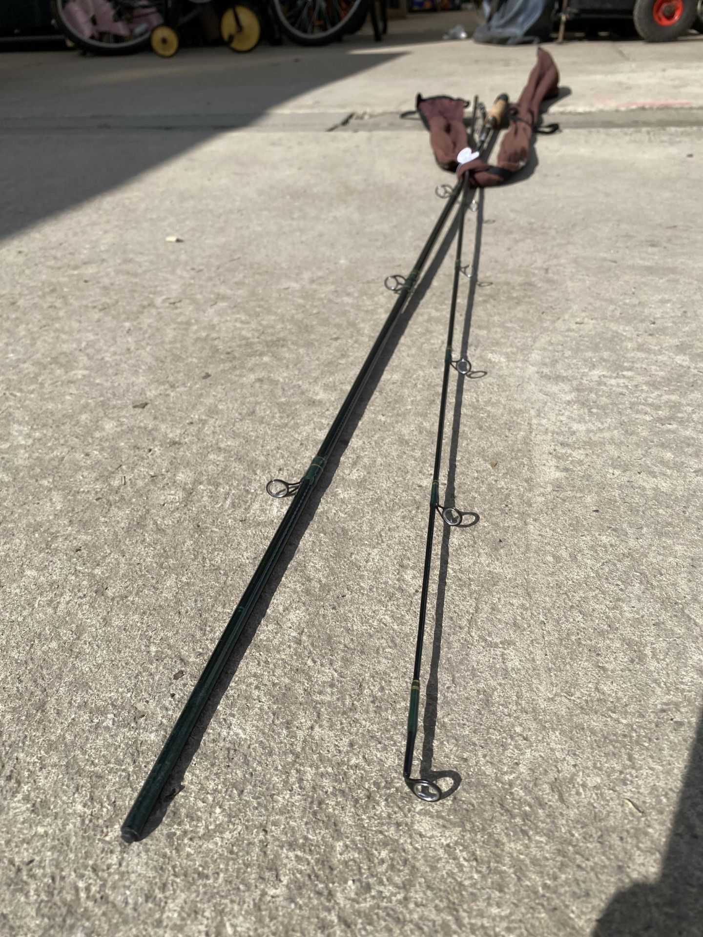 AN ABU GARCIA CONOLON 1000 FISHING ROD WITH CASE - Image 3 of 3