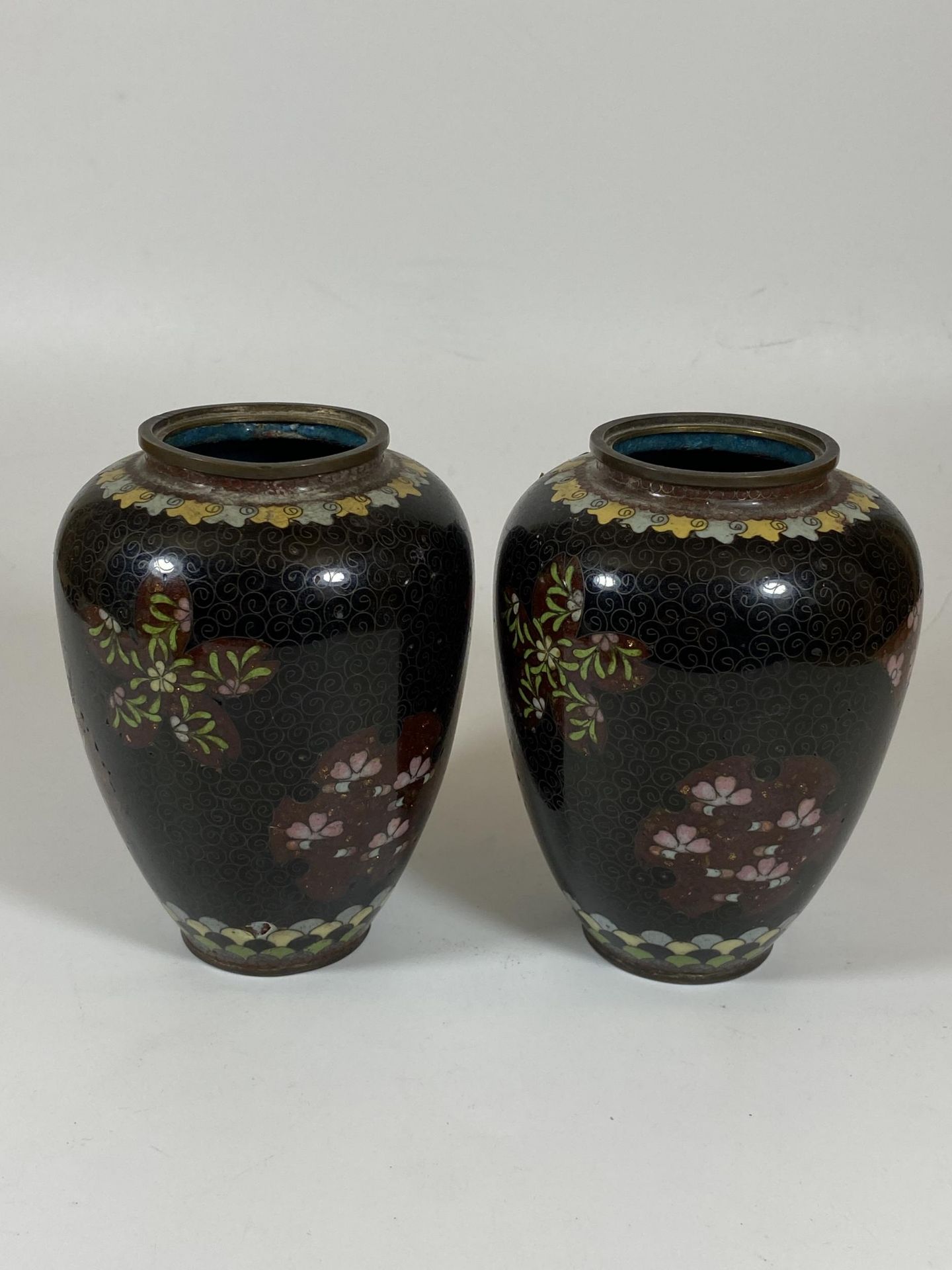 A PAIR OF JAPANESE MEIJI PERIOD (1868-1912) BIRD AND FLORAL DESIGN CLOISONNE OVOID FORM VASES, - Image 2 of 4