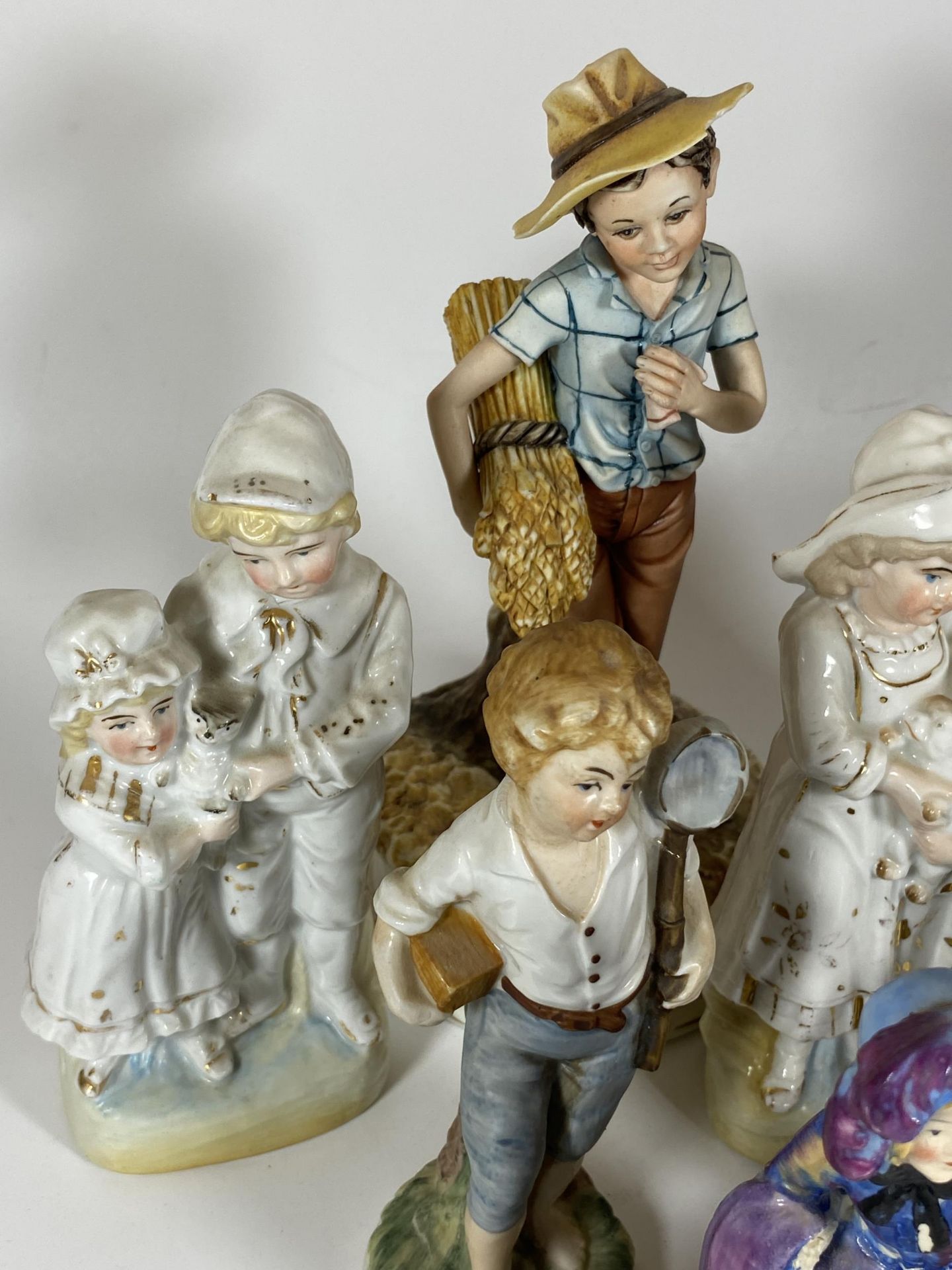 A COLLECTION OF VINTAGE CONTINENTAL FIGURES - Image 2 of 4