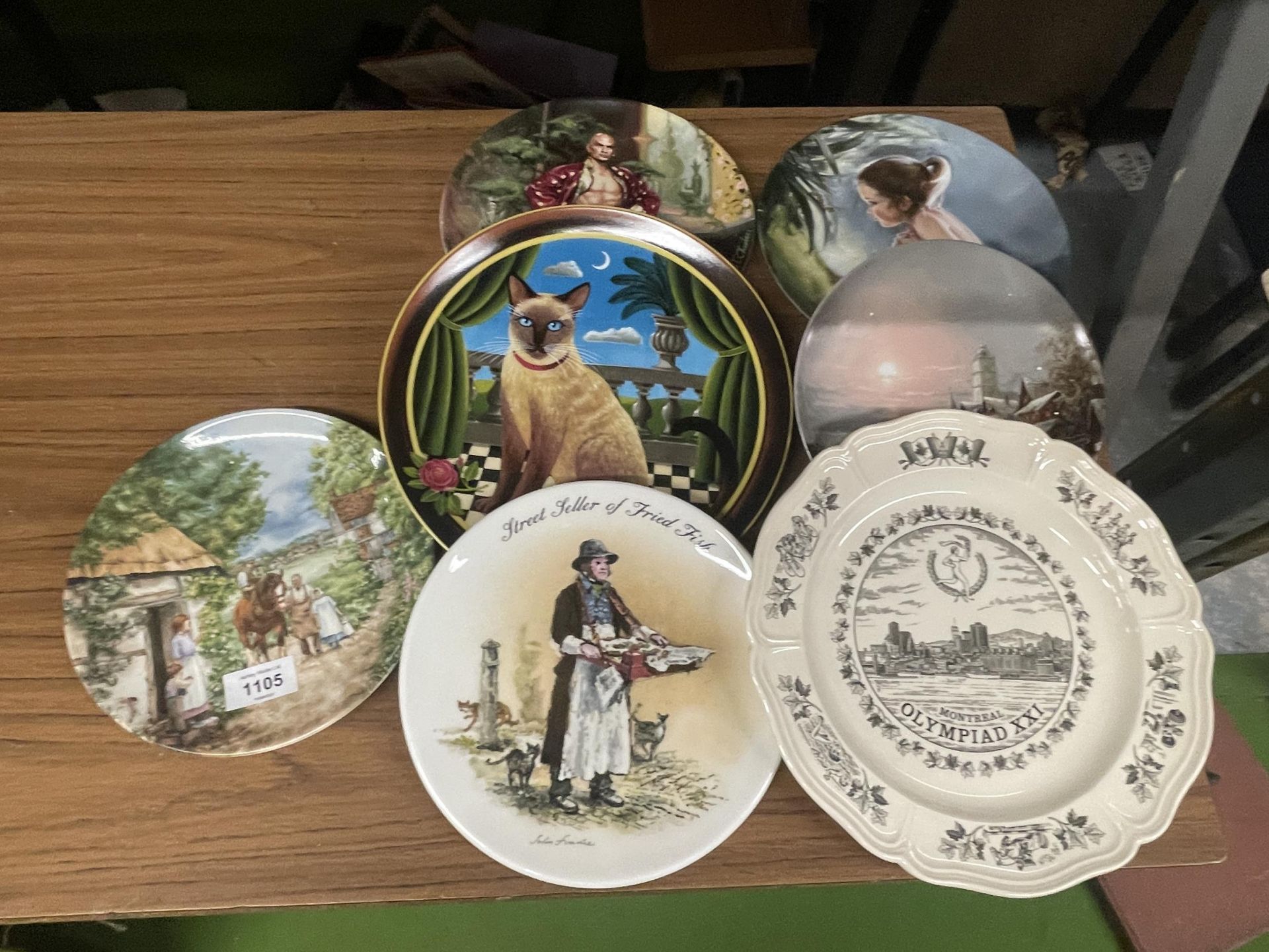 A GROUP OF COLLECTABLE CERAMIC CABINET PLATES